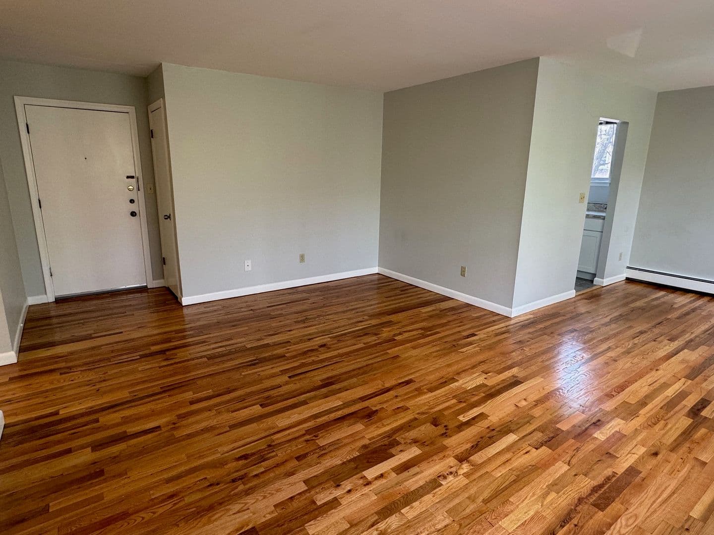 West Hartford Apartment: 698 Farmington Avenue