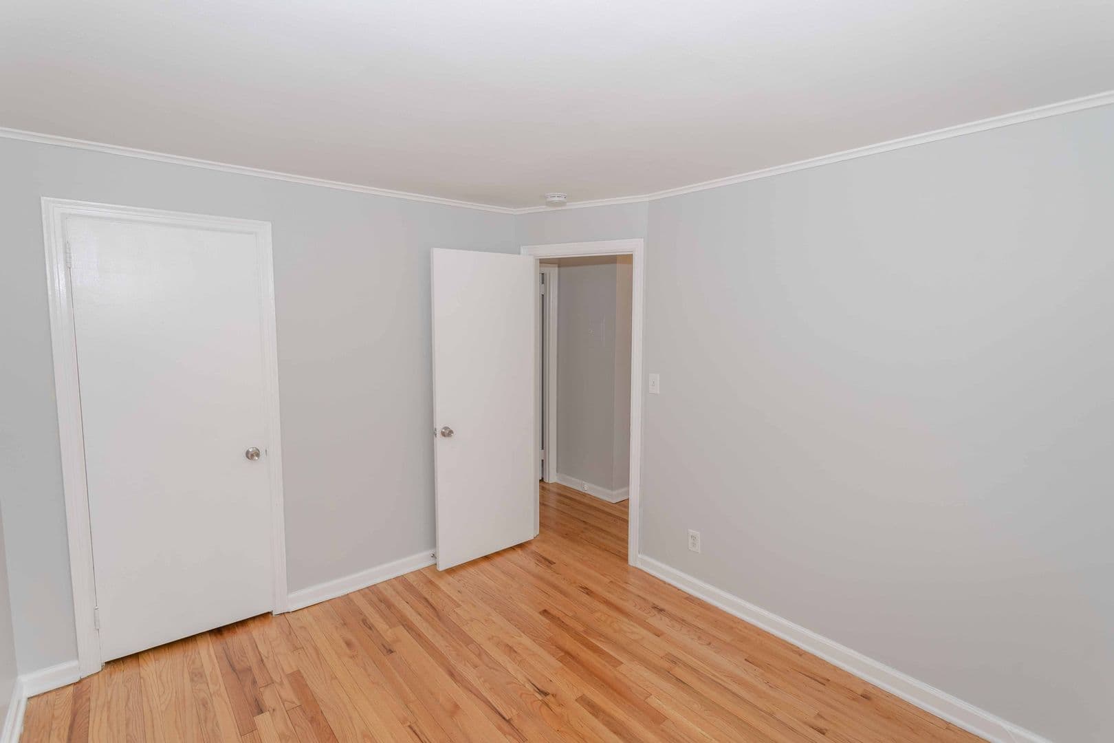 West Hartford Apartment: Boulevard & Vera
