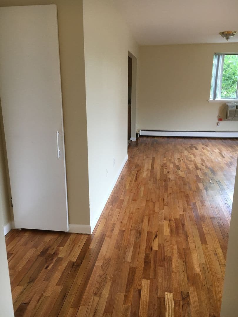 West Hartford Apartment: 698 Farmington Avenue