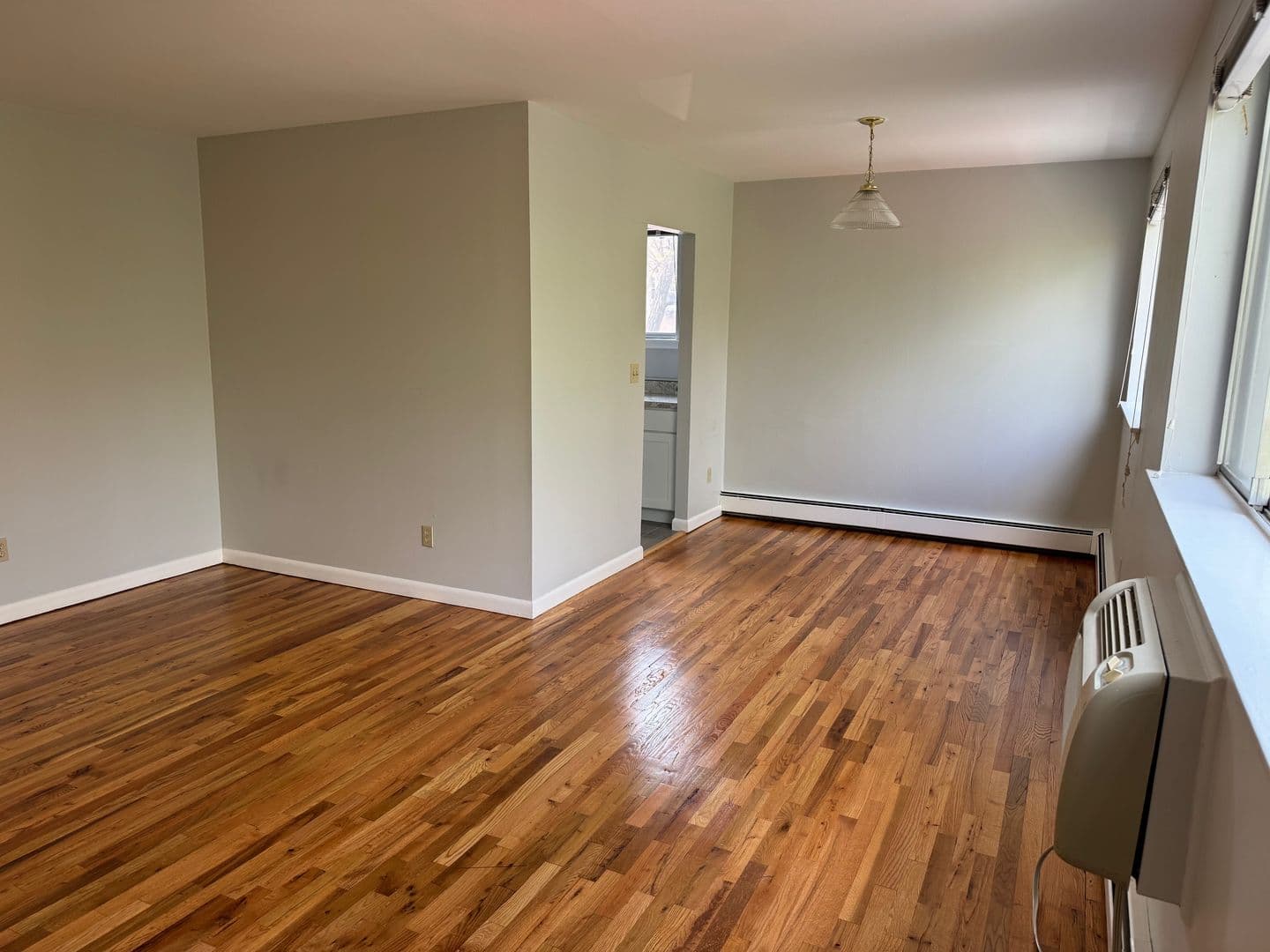 West Hartford Apartment: 698 Farmington Avenue
