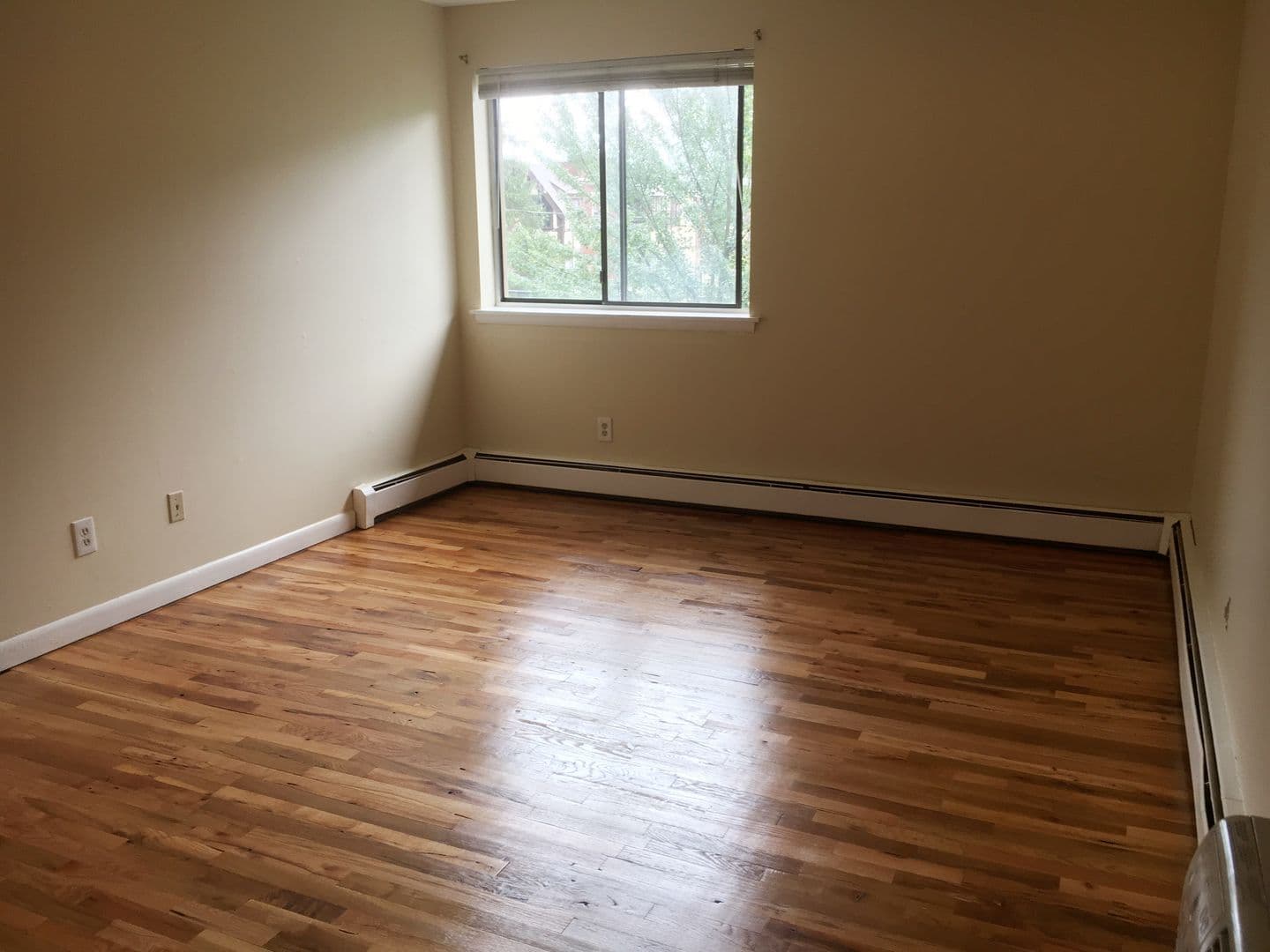 West Hartford Apartment: 698 Farmington Avenue