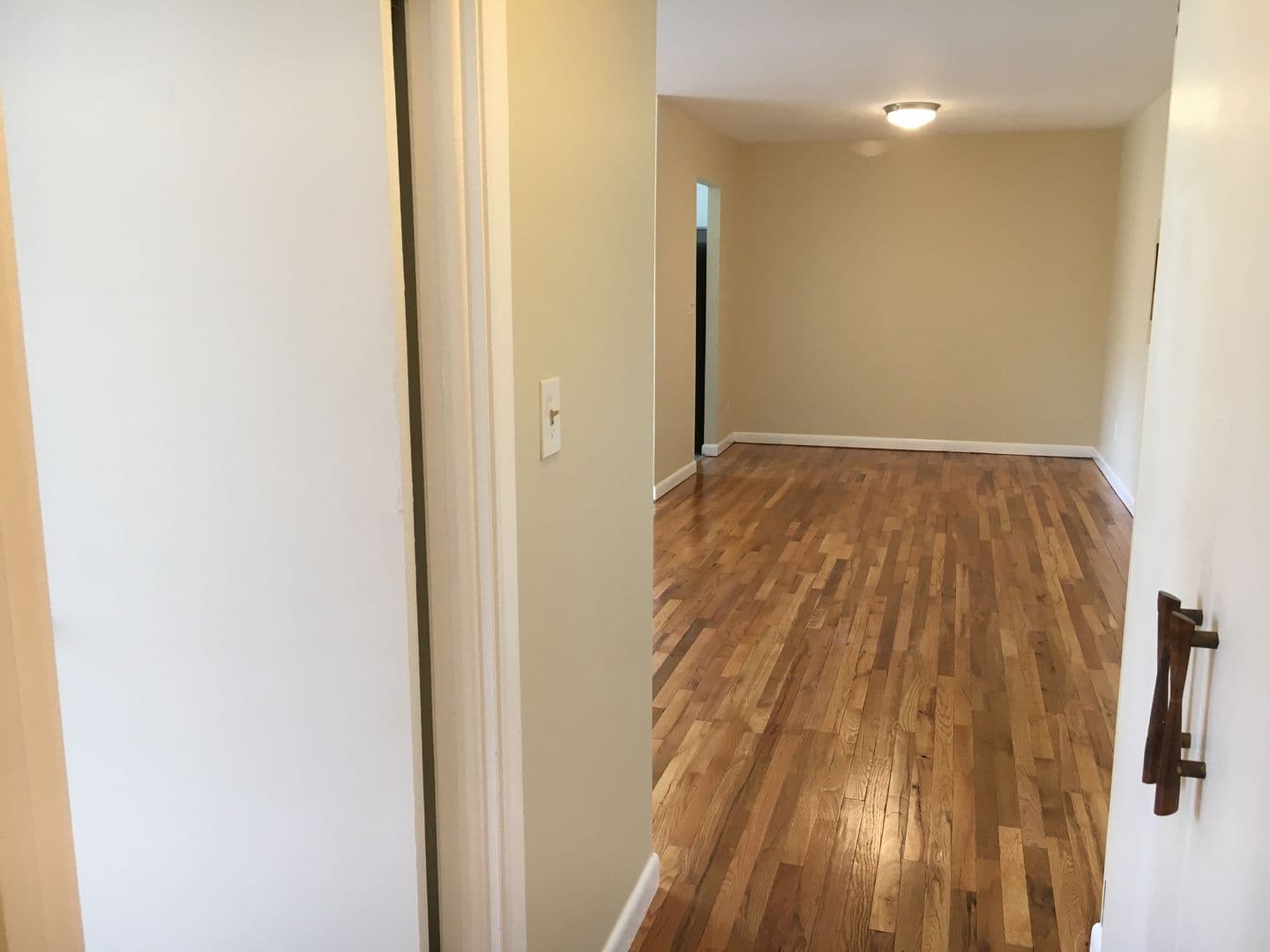 West Hartford Apartment: 698 Farmington Avenue
