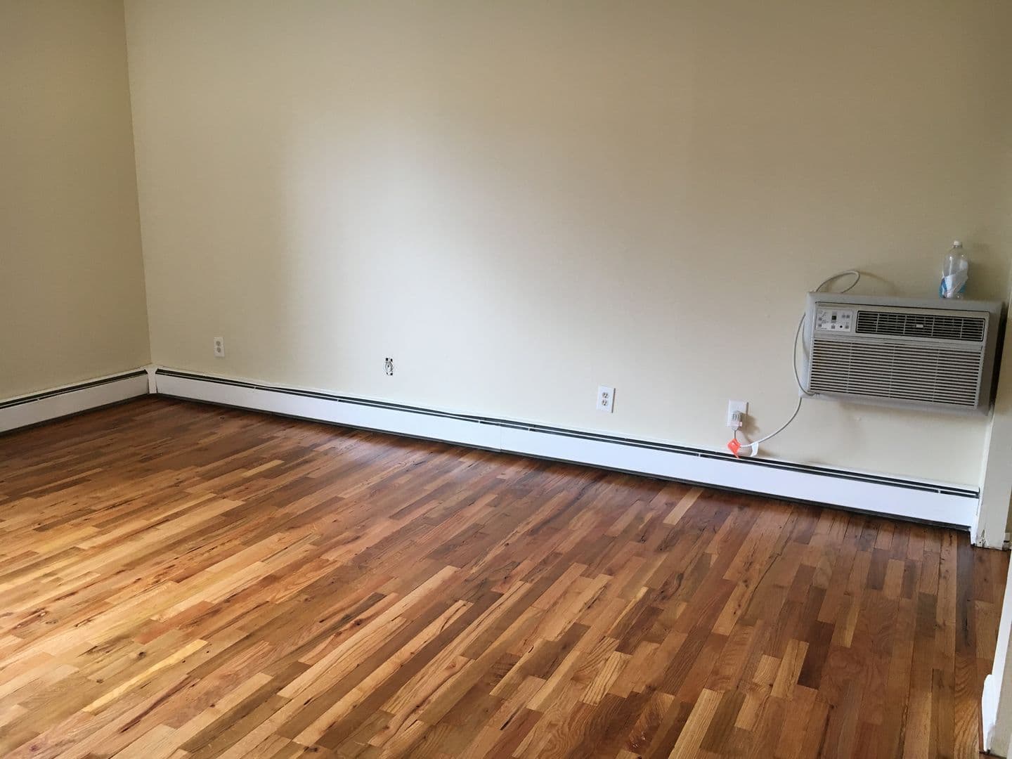 West Hartford Apartment: 698 Farmington Avenue
