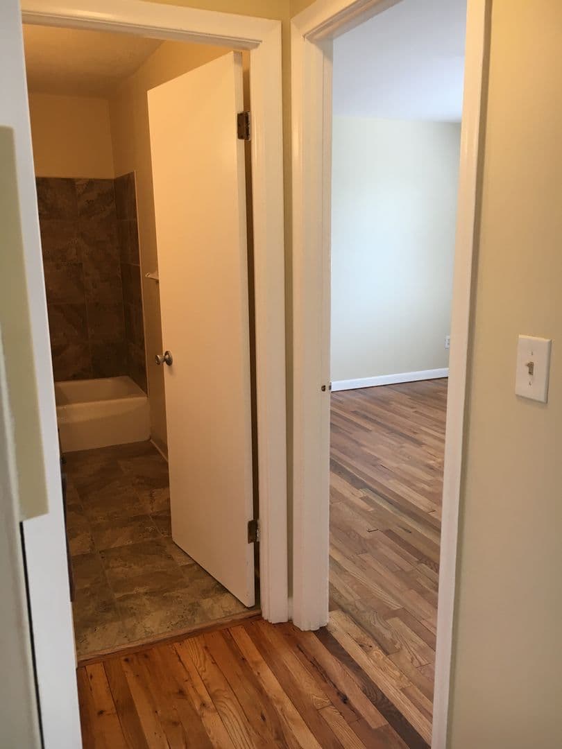 West Hartford Apartment: 698 Farmington Avenue