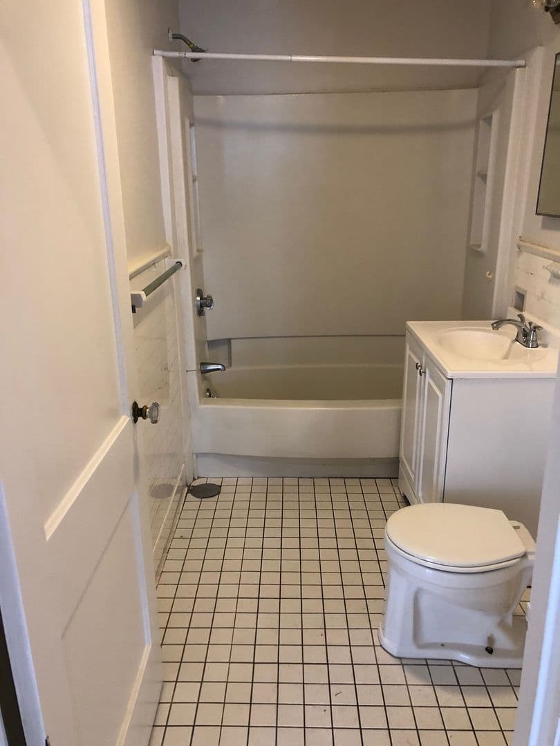 West Hartford Apartment: Farmington Avenue