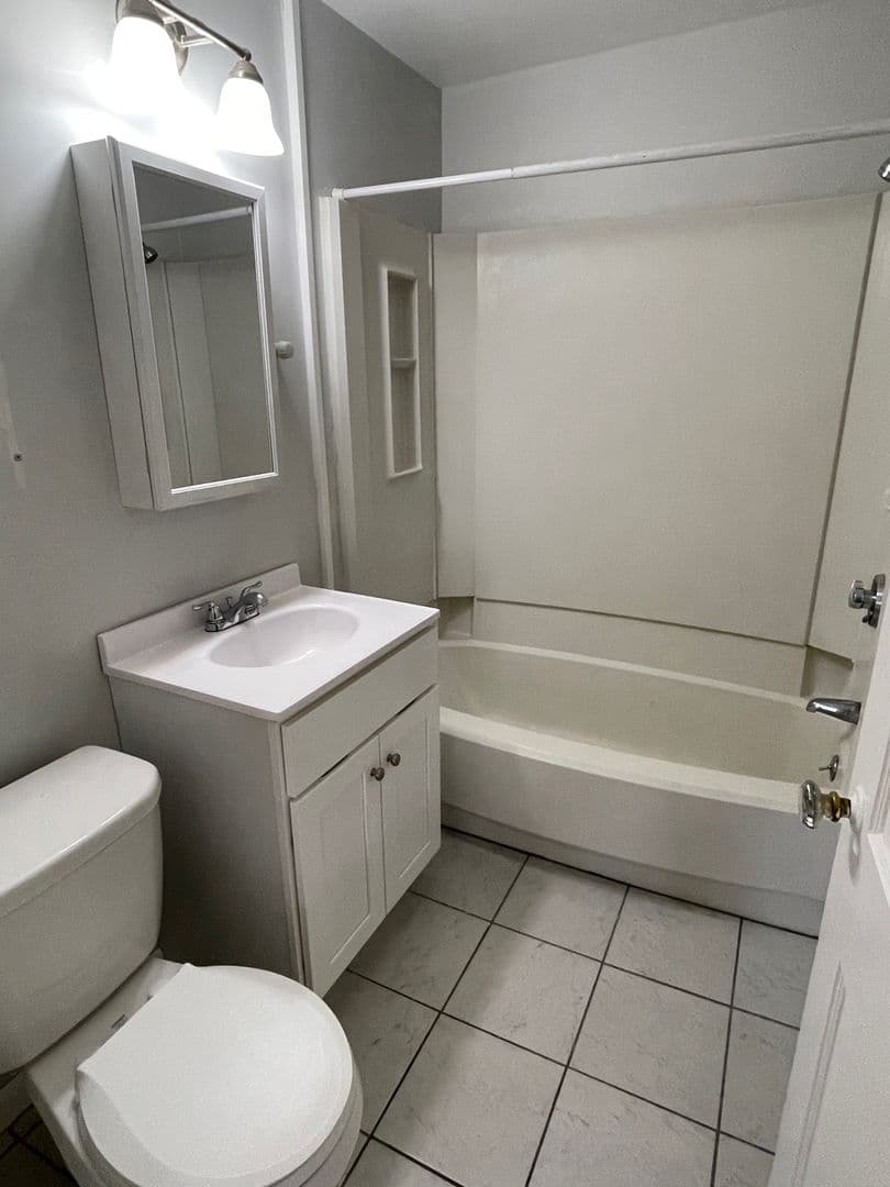 West Hartford Apartment: Farmington Avenue