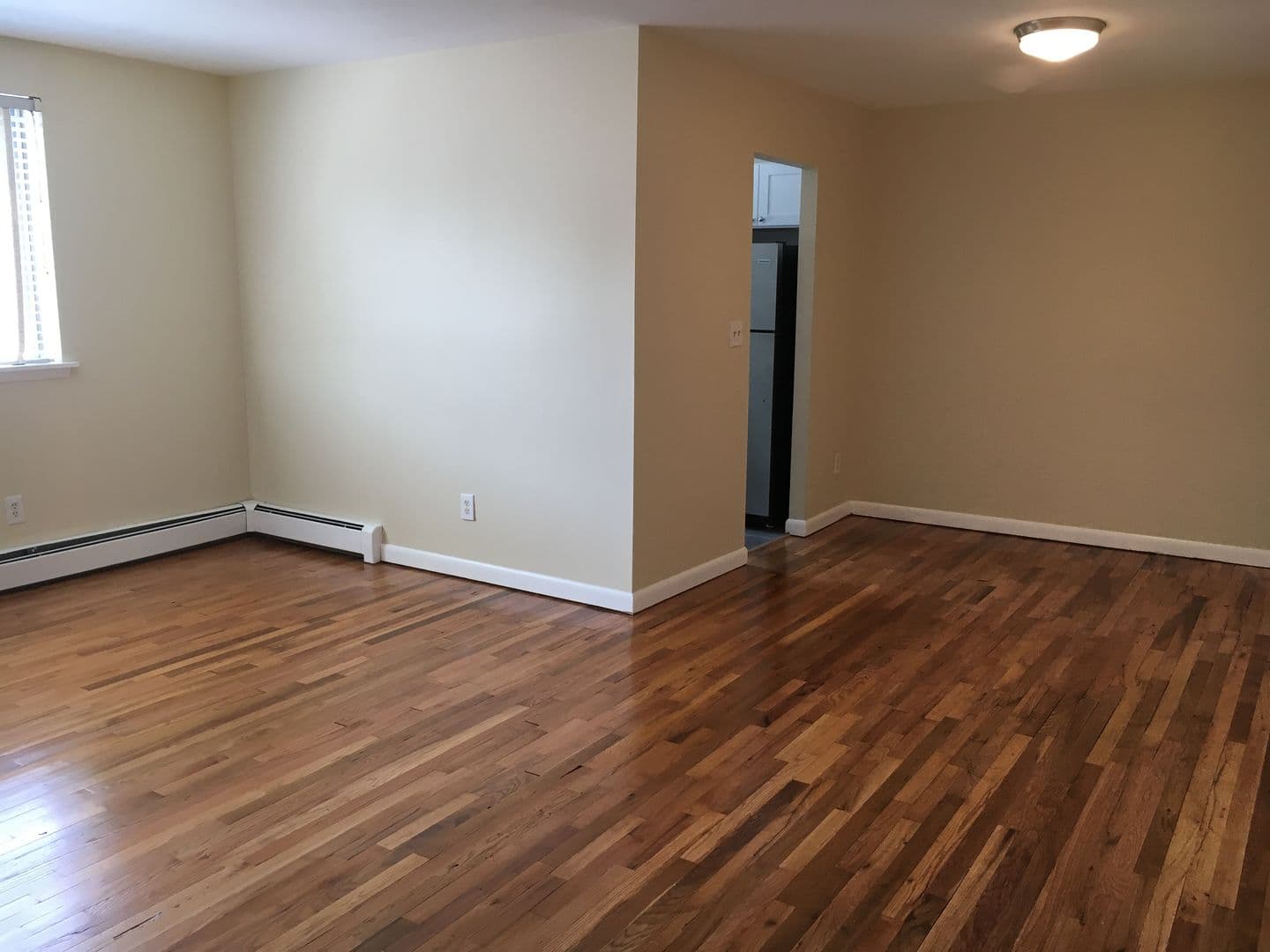 West Hartford Apartment: 698 Farmington Avenue