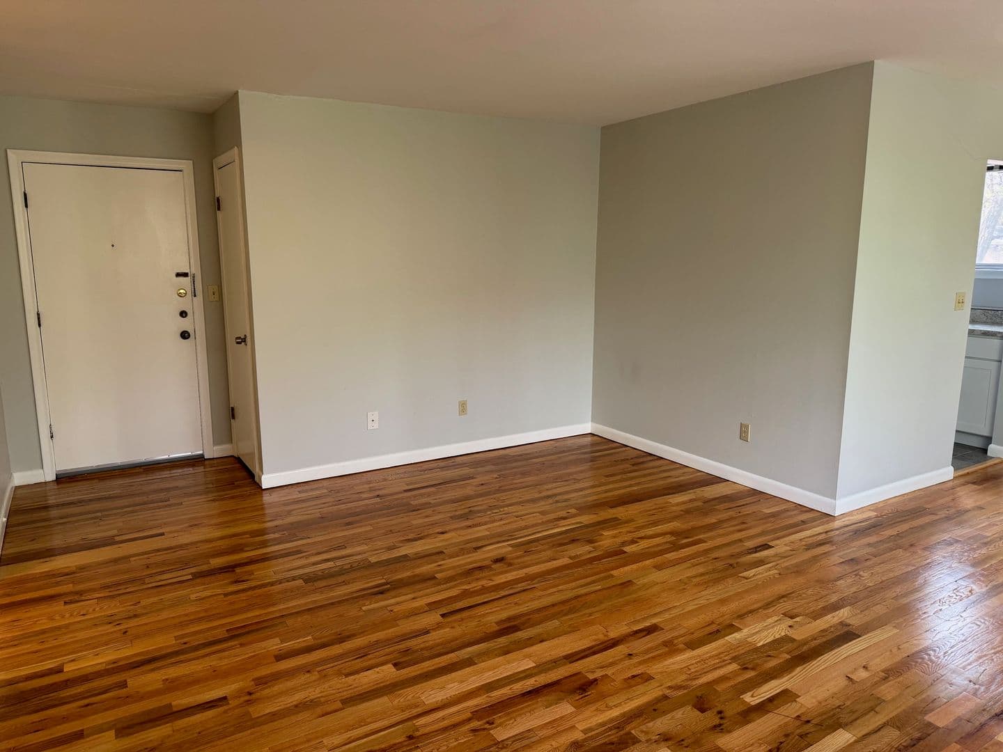 West Hartford Apartment: 698 Farmington Avenue