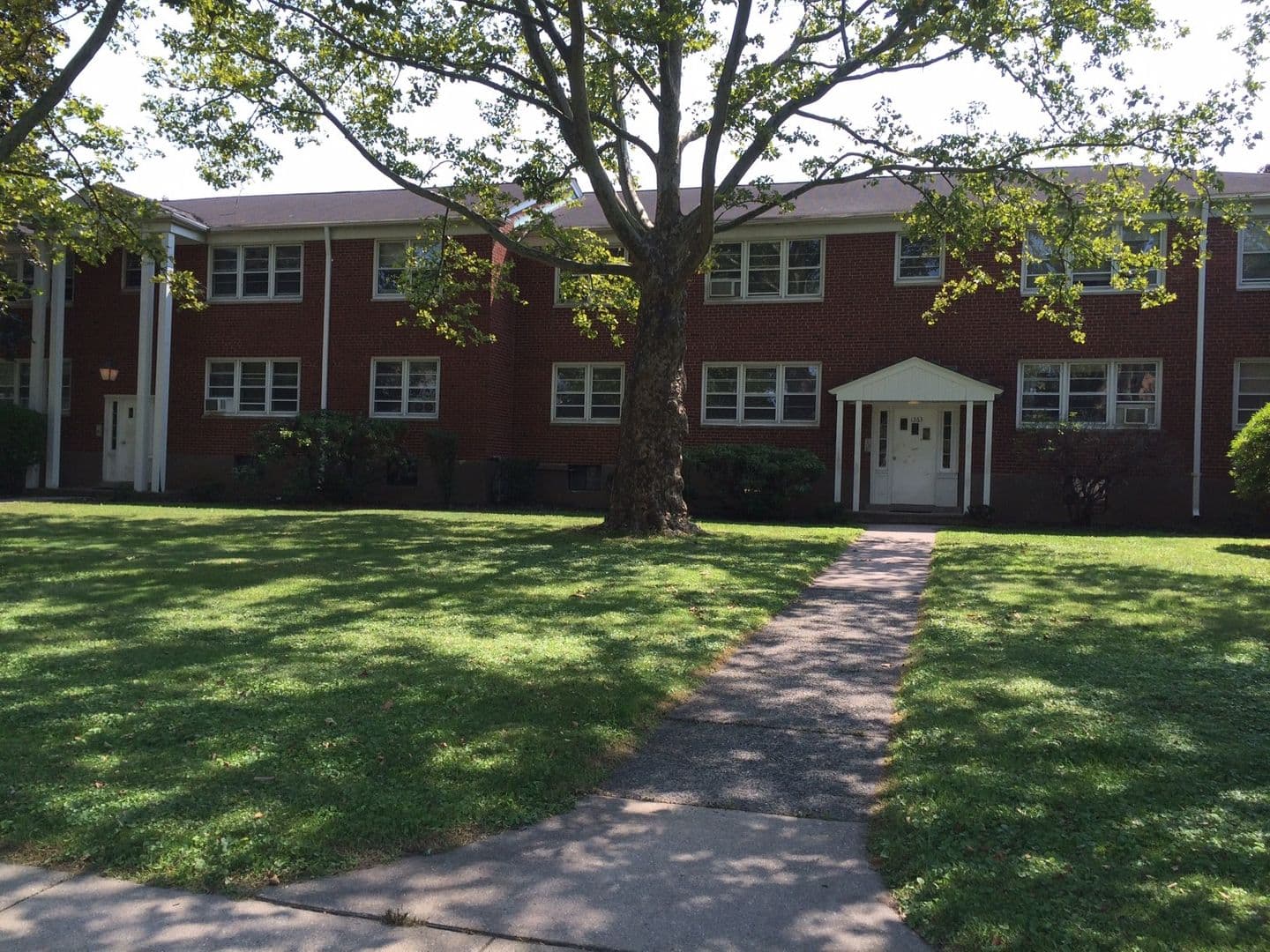 West Hartford Apartment: Boulevard & Vera