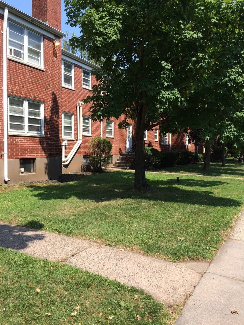 West Hartford Apartment: Boulevard & Vera