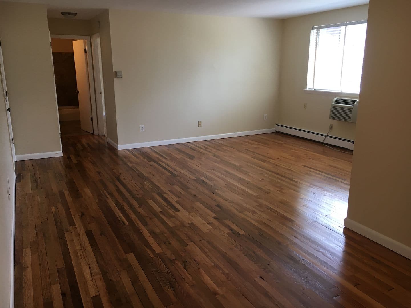 West Hartford Apartment: 698 Farmington Avenue