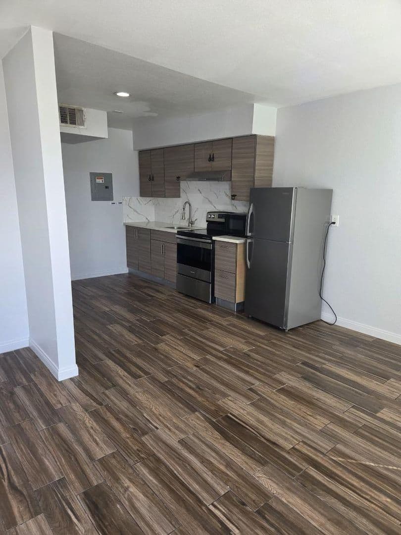 Las Vegas Apartment: 2401 Sunrise Ave