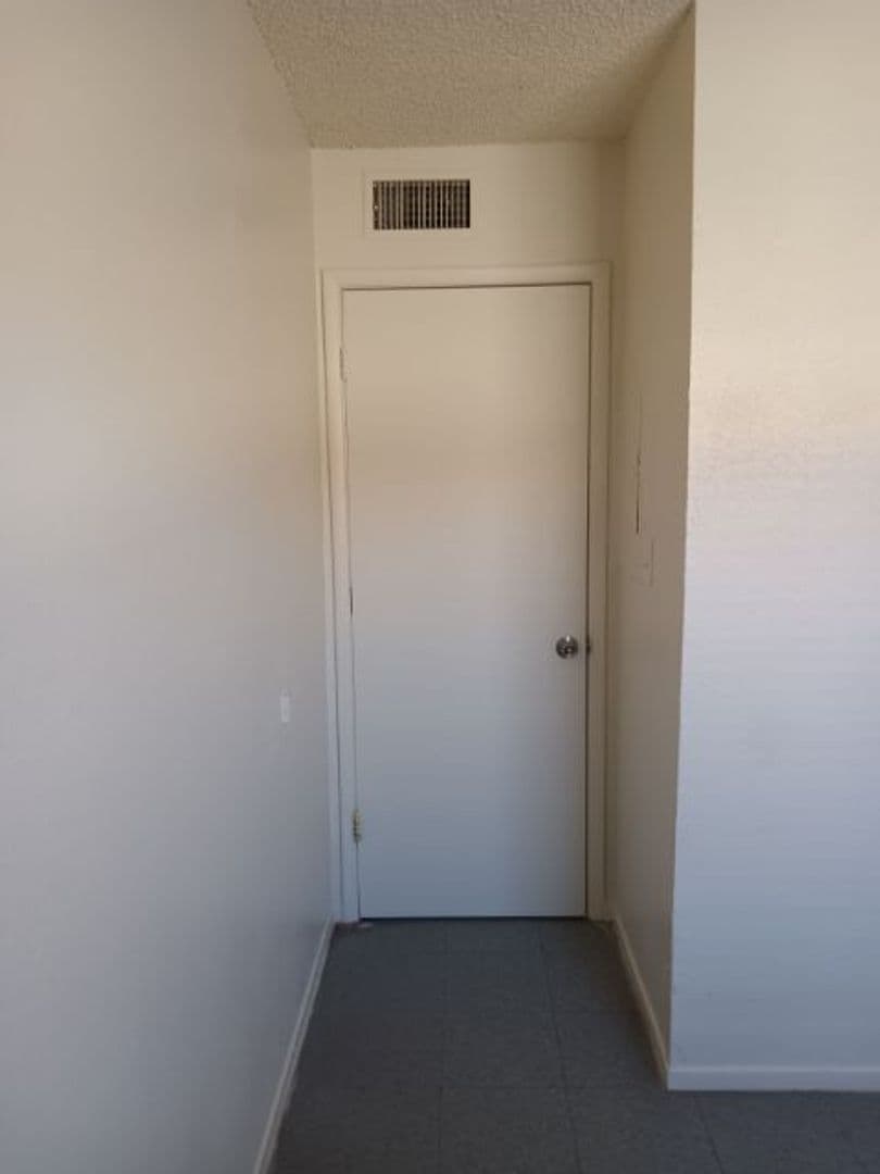 Las Vegas Apartment: 1400 & 1404 E Mesquite Ave.