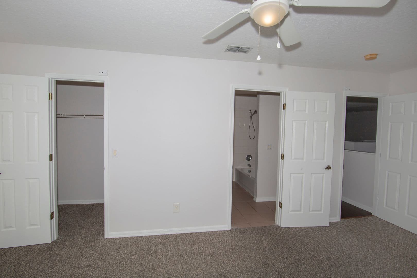 Orlando House: 664 Cedar Forest Circle