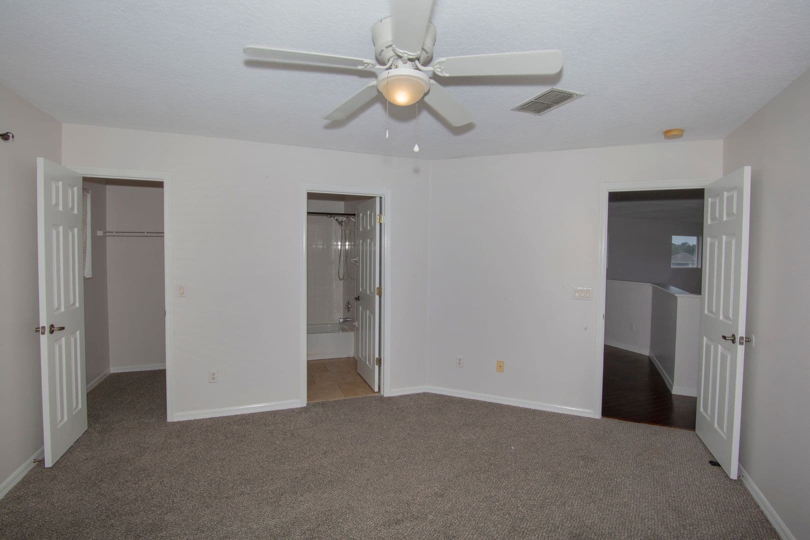 Orlando House: 664 Cedar Forest Circle