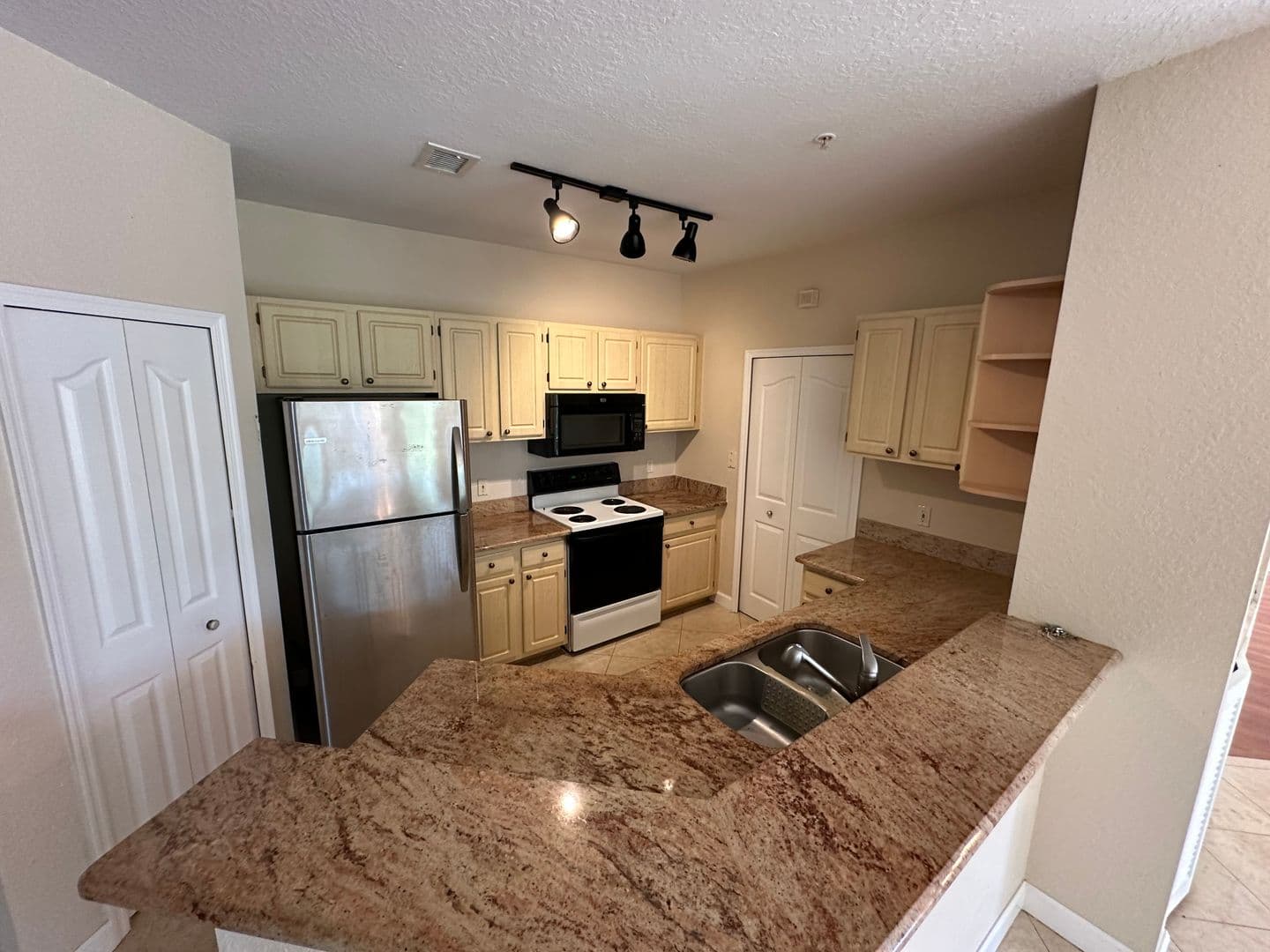 Maitland House: 1408 Lake Shadow Circle