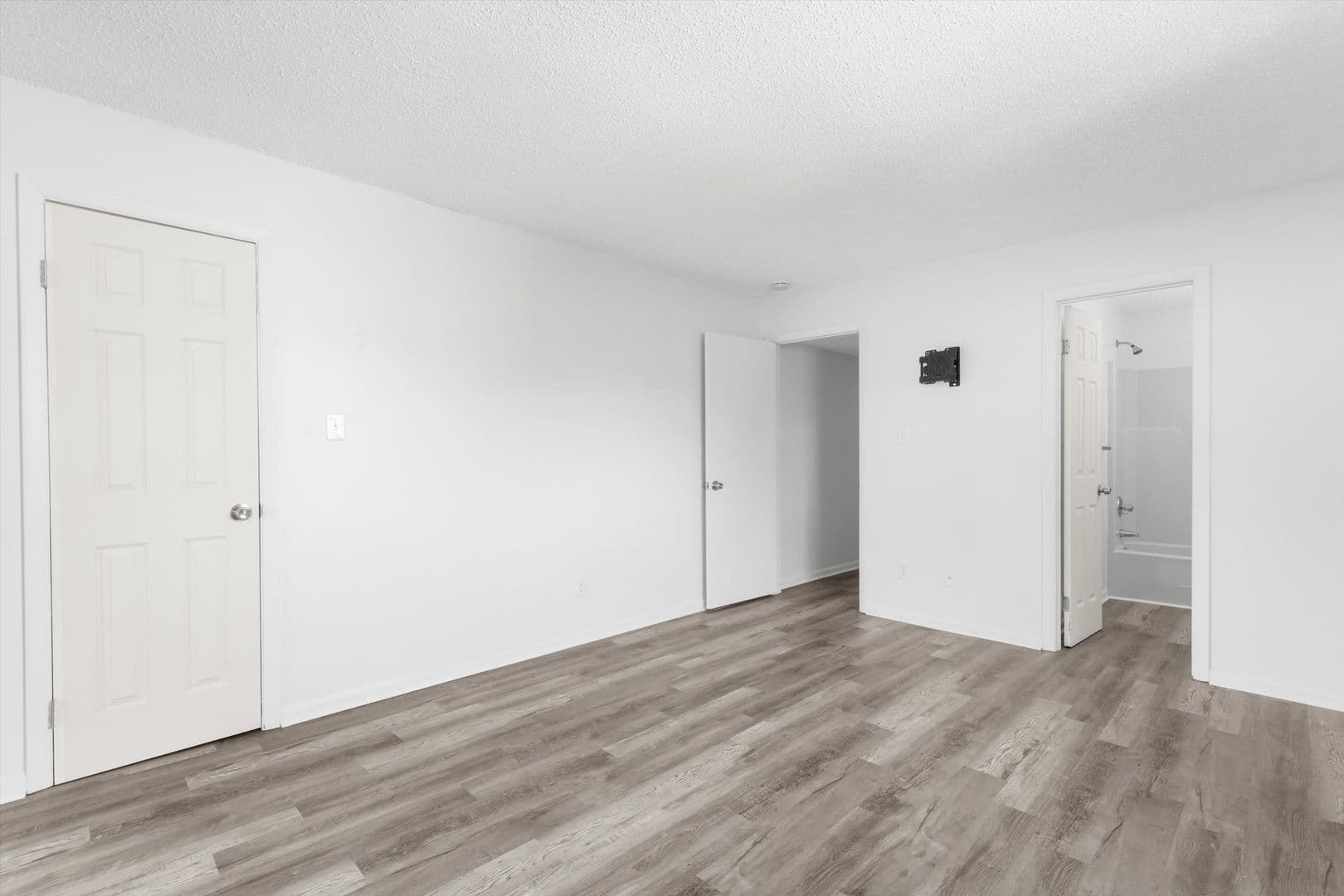 Norfolk House: 8530 Tidewater Dr