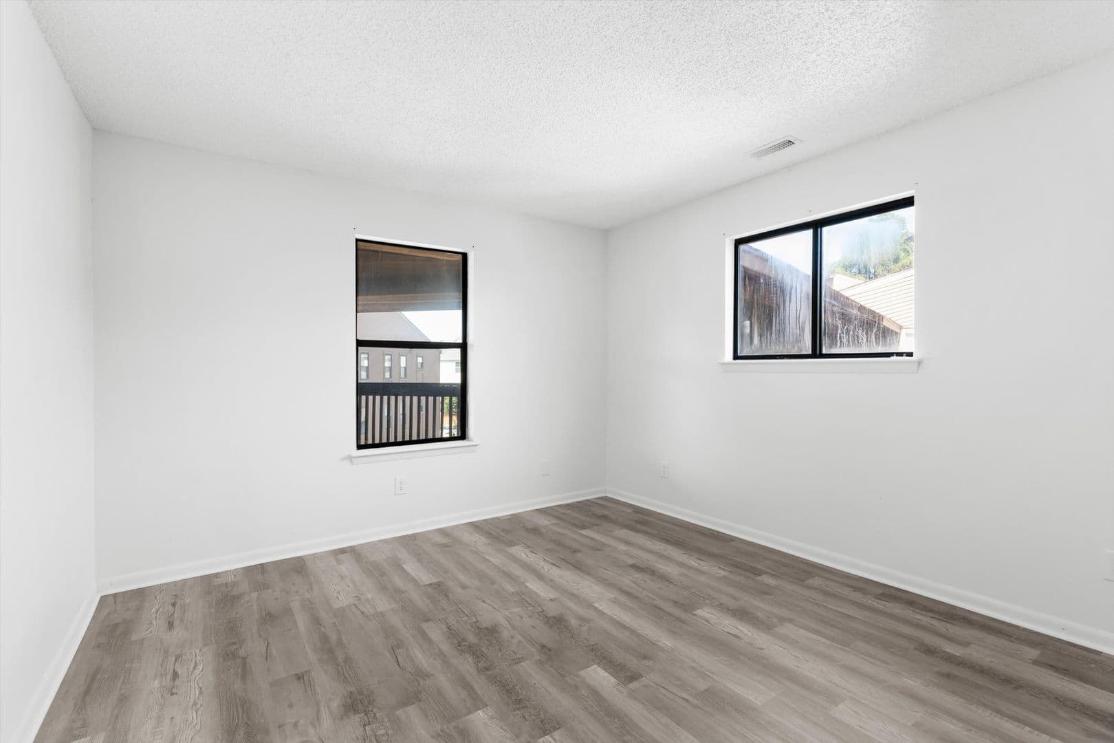 Norfolk House: 8530 Tidewater Dr