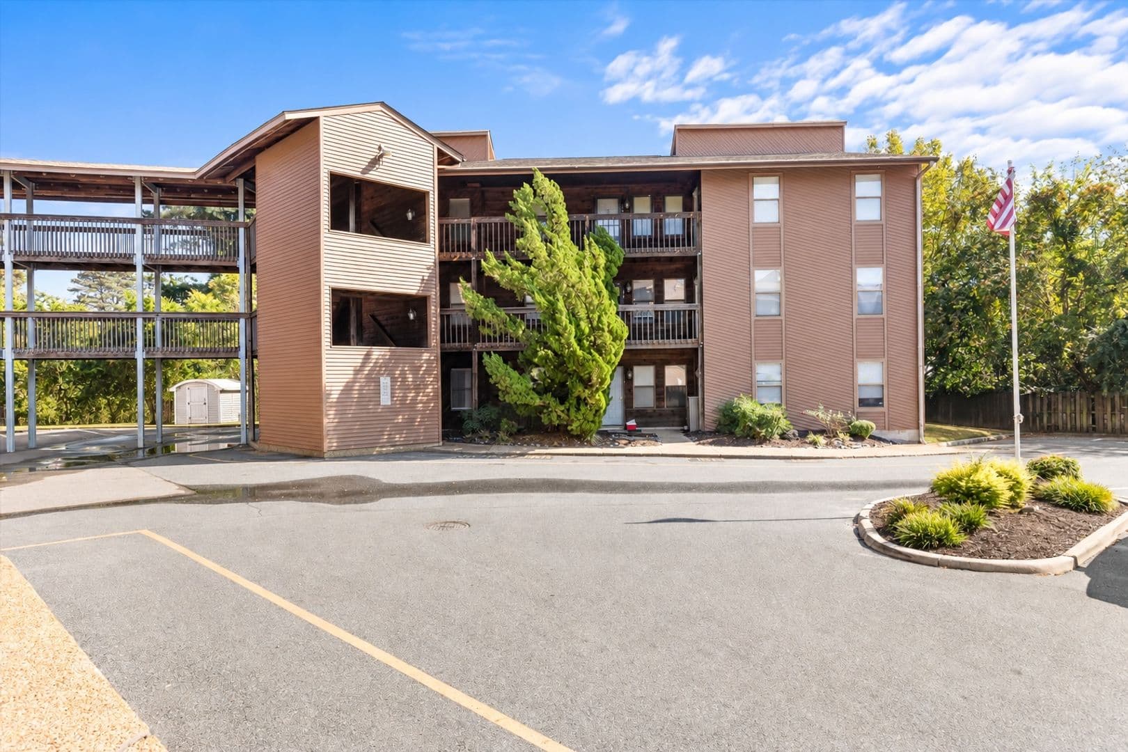 Norfolk House: 8530 Tidewater Dr