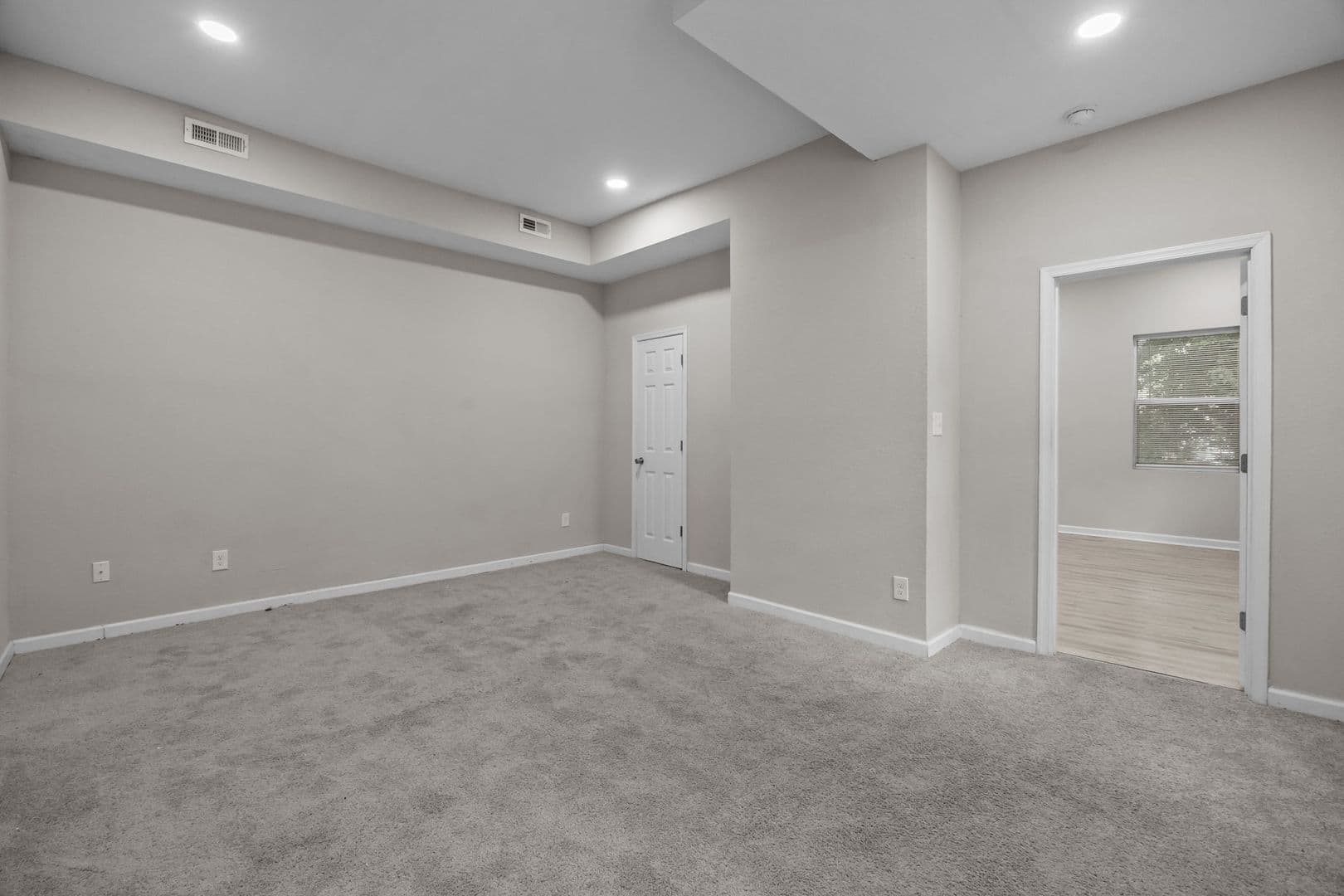 Portsmouth Apartment: 126 Linden Avenue