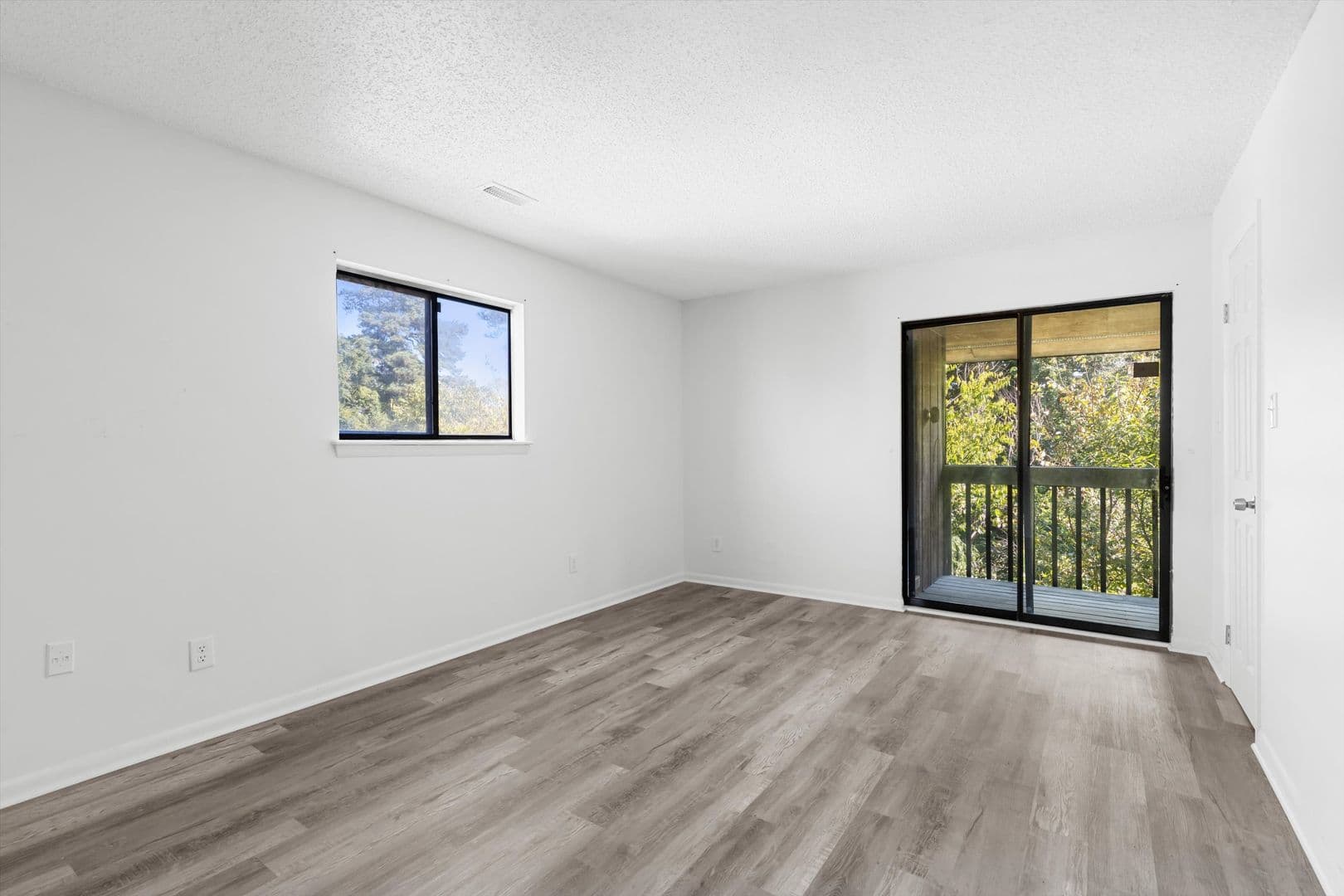 Norfolk House: 8530 Tidewater Dr