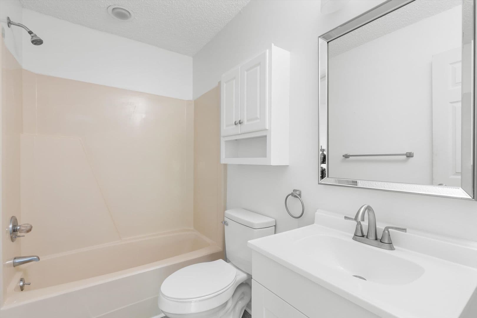 Norfolk House: 8530 Tidewater Dr