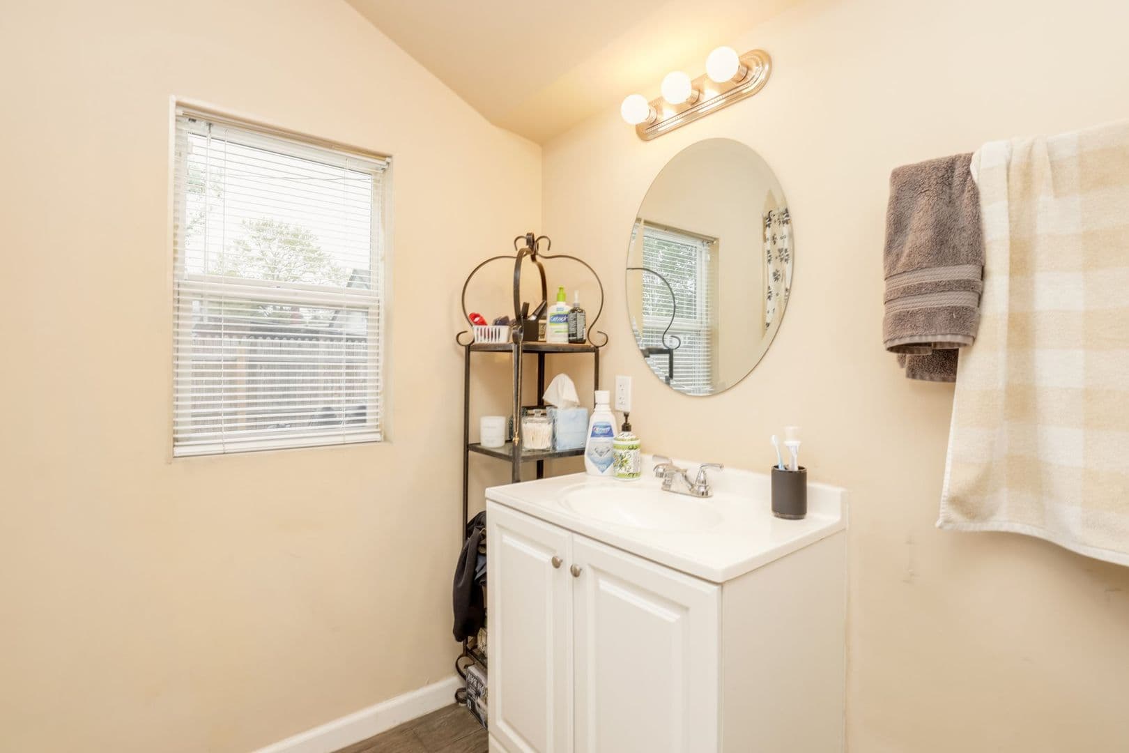Portsmouth House: 23 Afton Pkwy