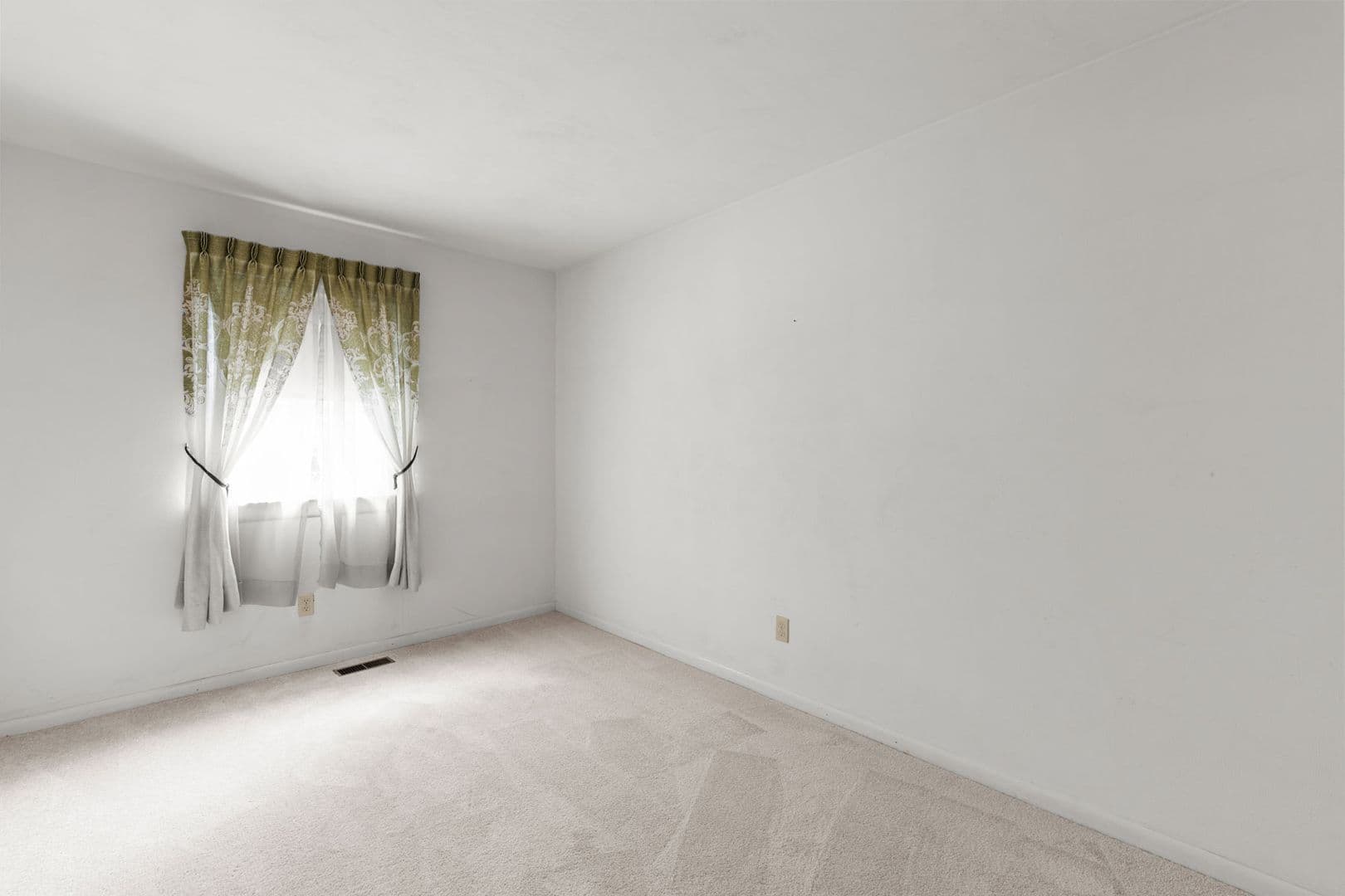 Virginia Beach Townhome: 5613 Banbury Ct