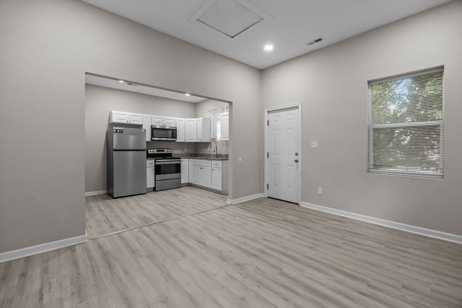 Portsmouth Apartment: 126 Linden Avenue