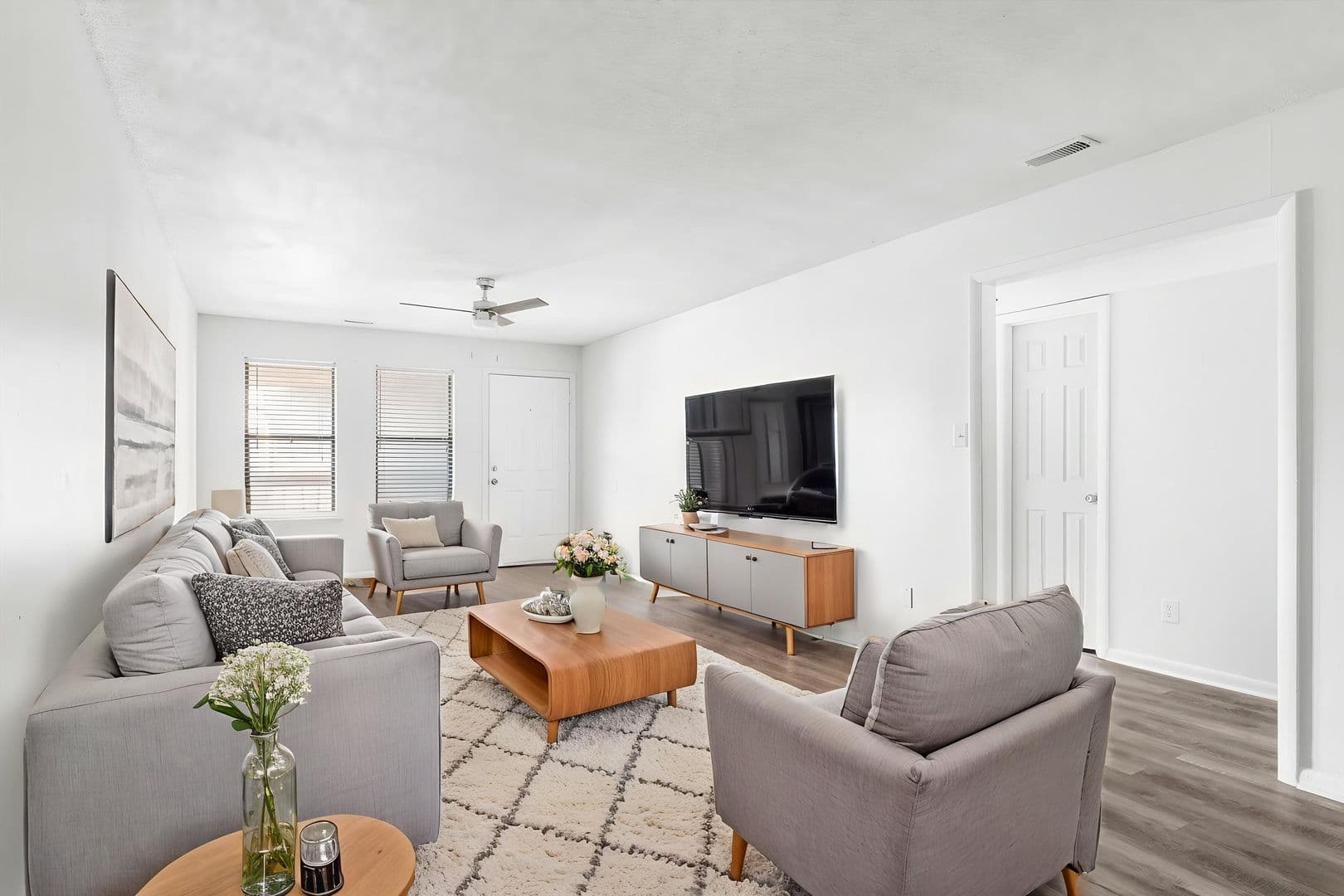 Norfolk House: 8530 Tidewater Dr