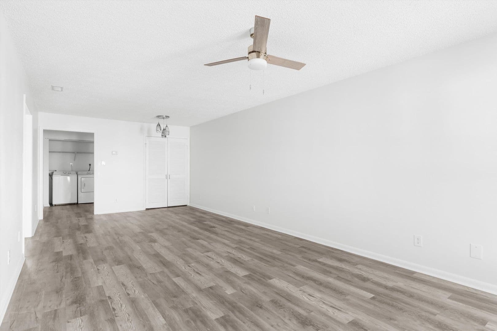 Norfolk House: 8530 Tidewater Dr