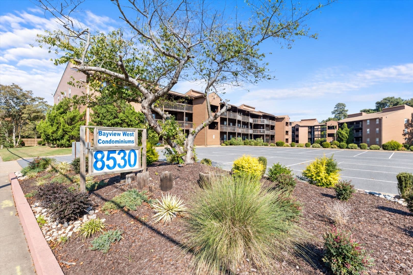 Norfolk House: 8530 Tidewater Dr