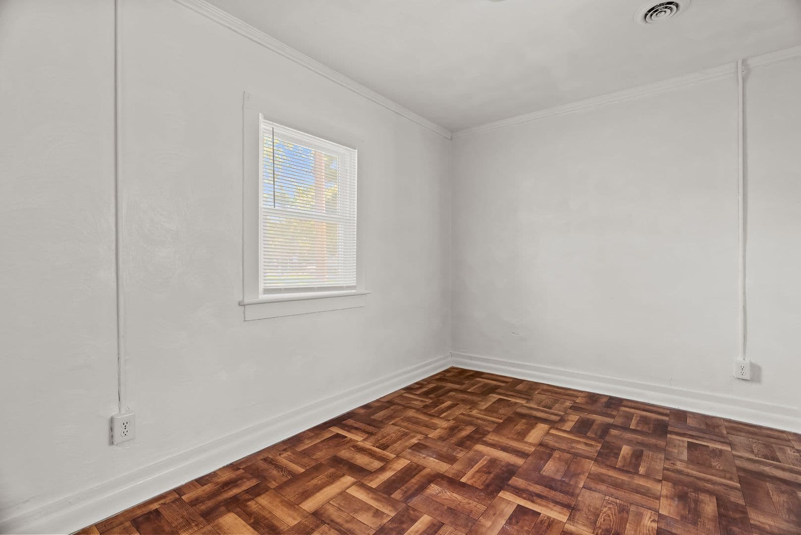 Norfolk House: 4502 Bankhead Ave
