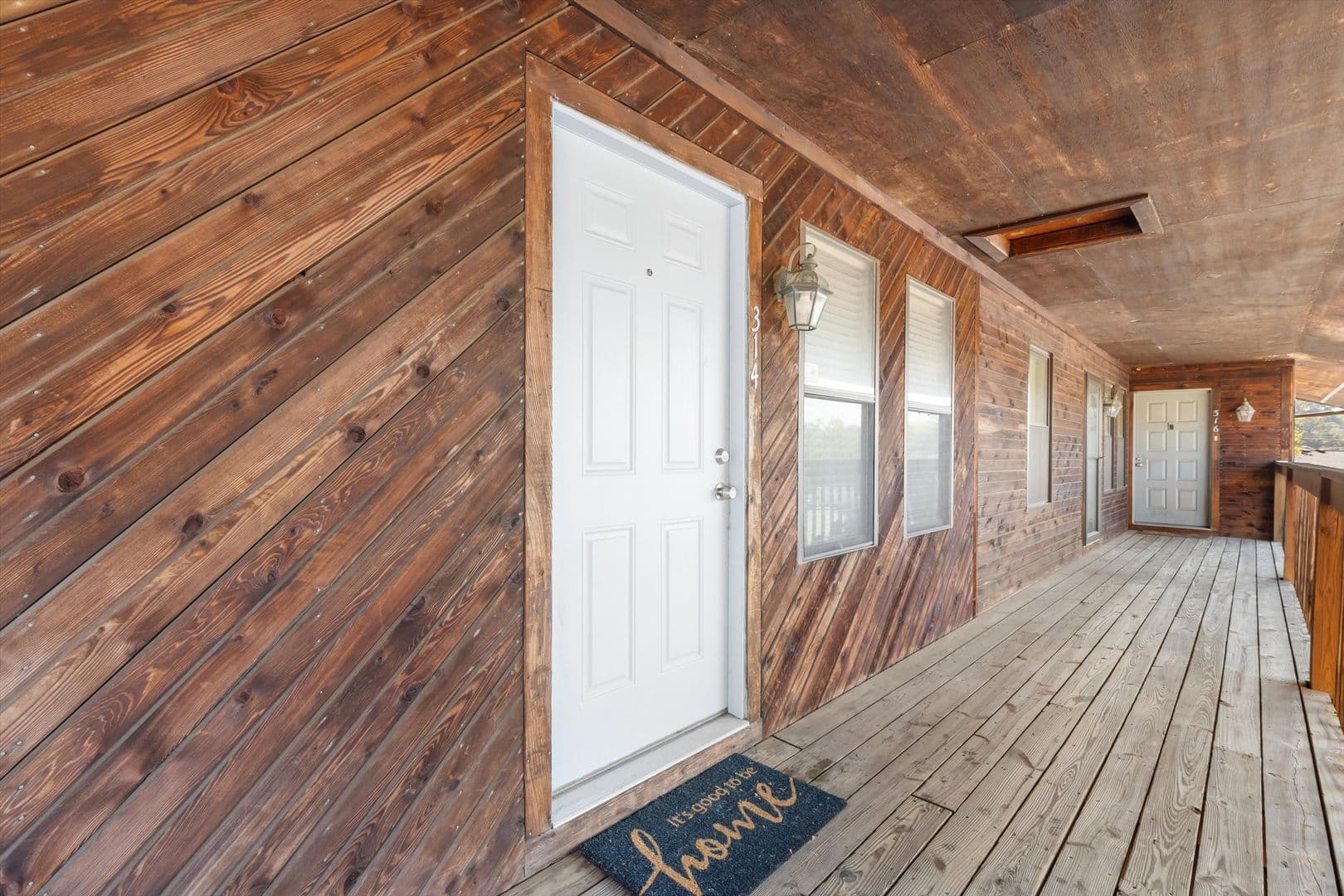 Norfolk House: 8530 Tidewater Dr
