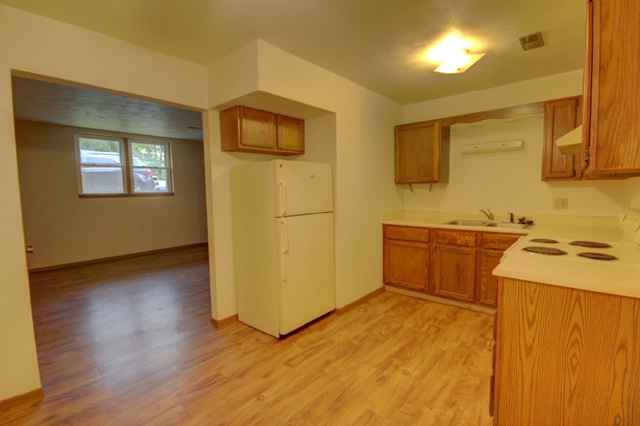 Silvis Apartment: 836 11th St Ct