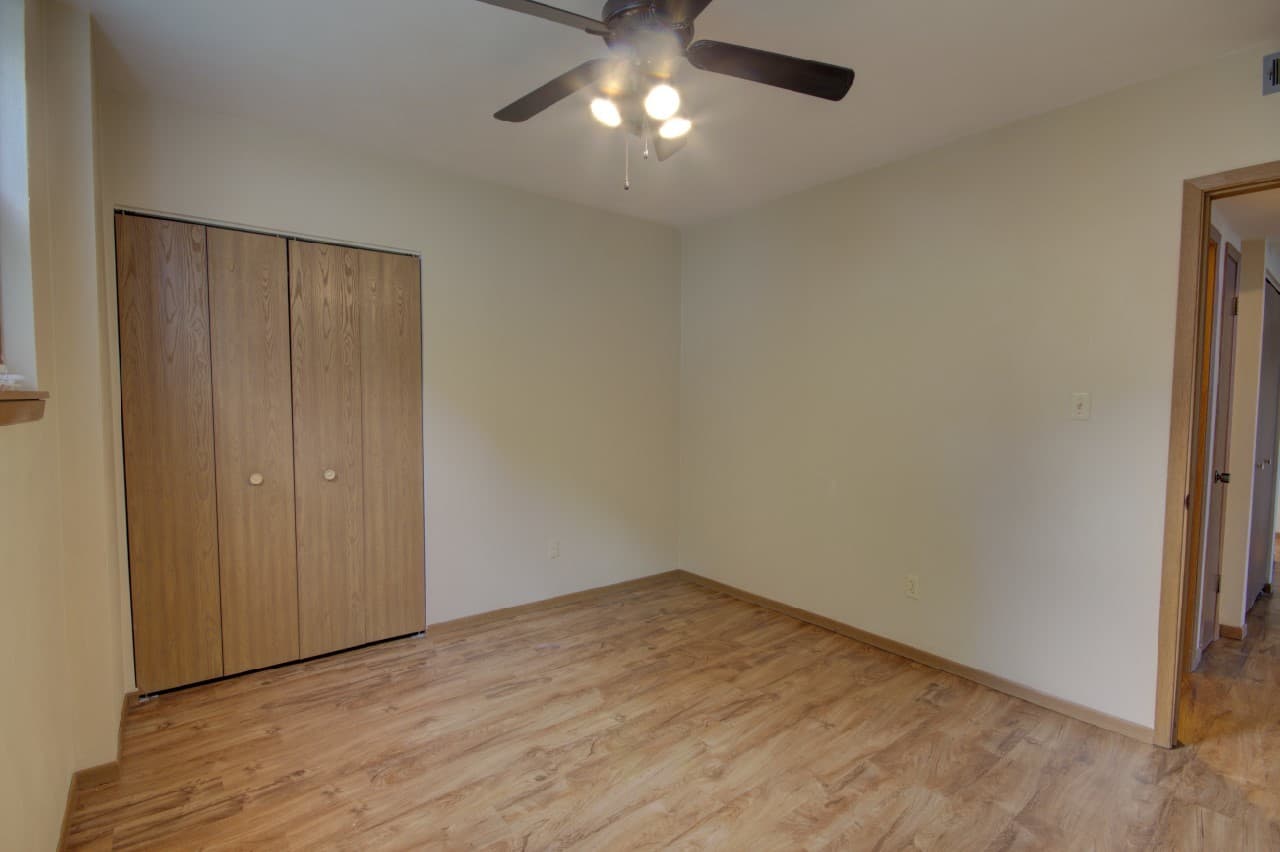 Silvis Apartment: 836 11th St Ct