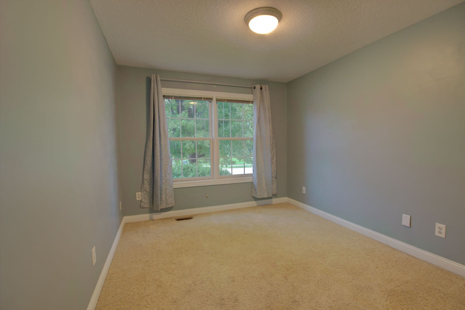 Davenport House: 2215 W 59th St