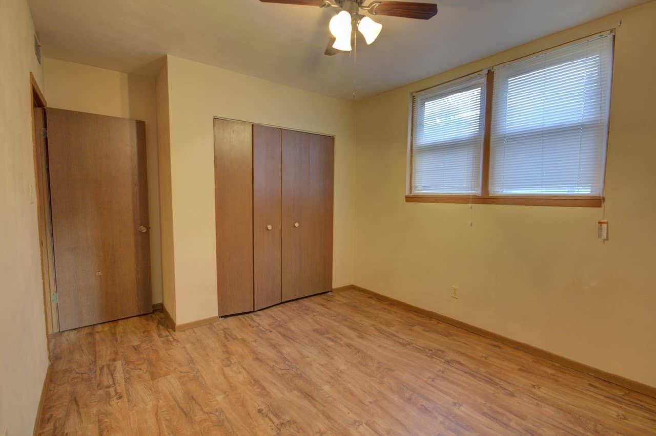 Silvis Apartment: 836 11th St Ct