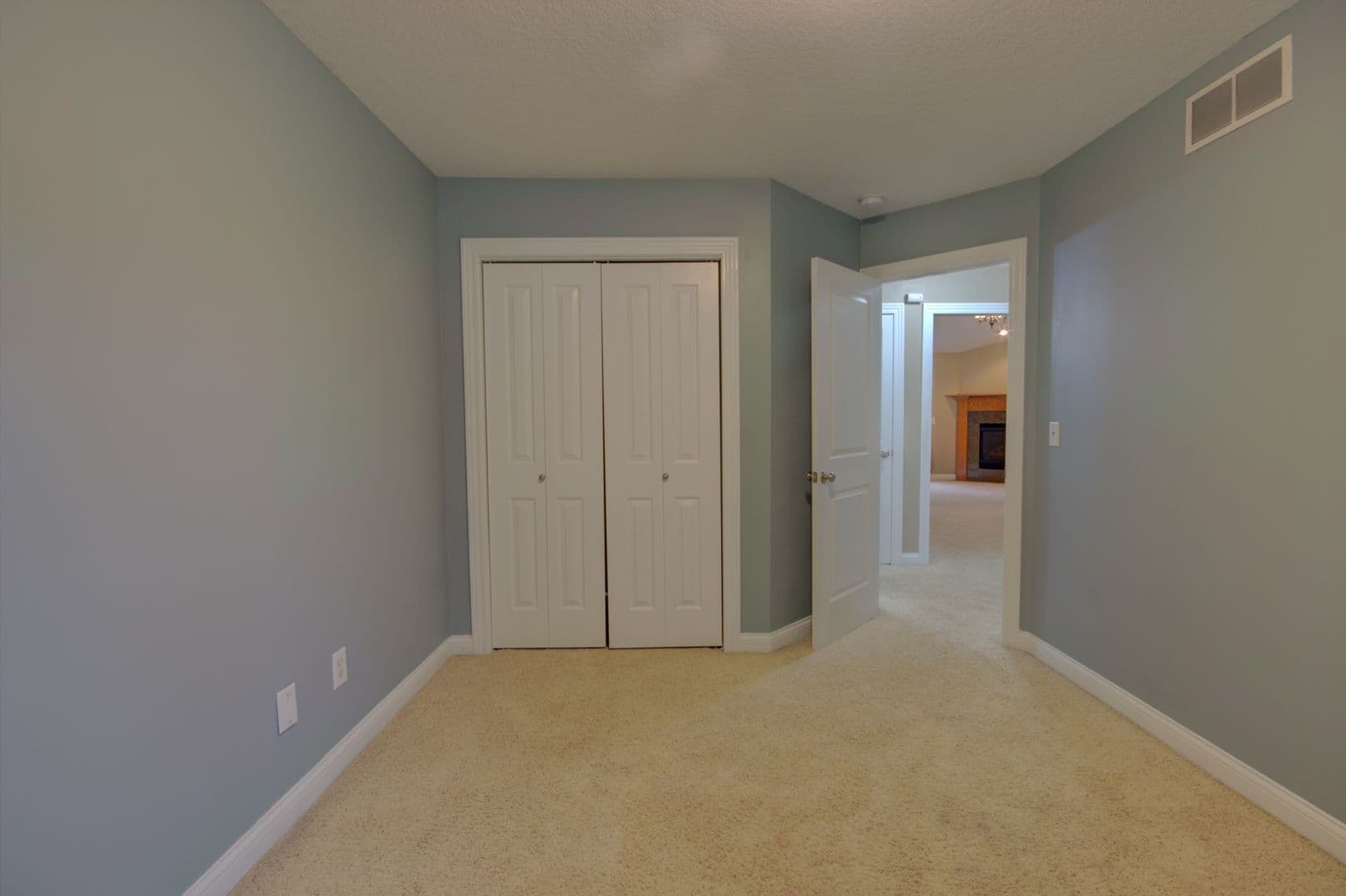 Davenport House: 2215 W 59th St