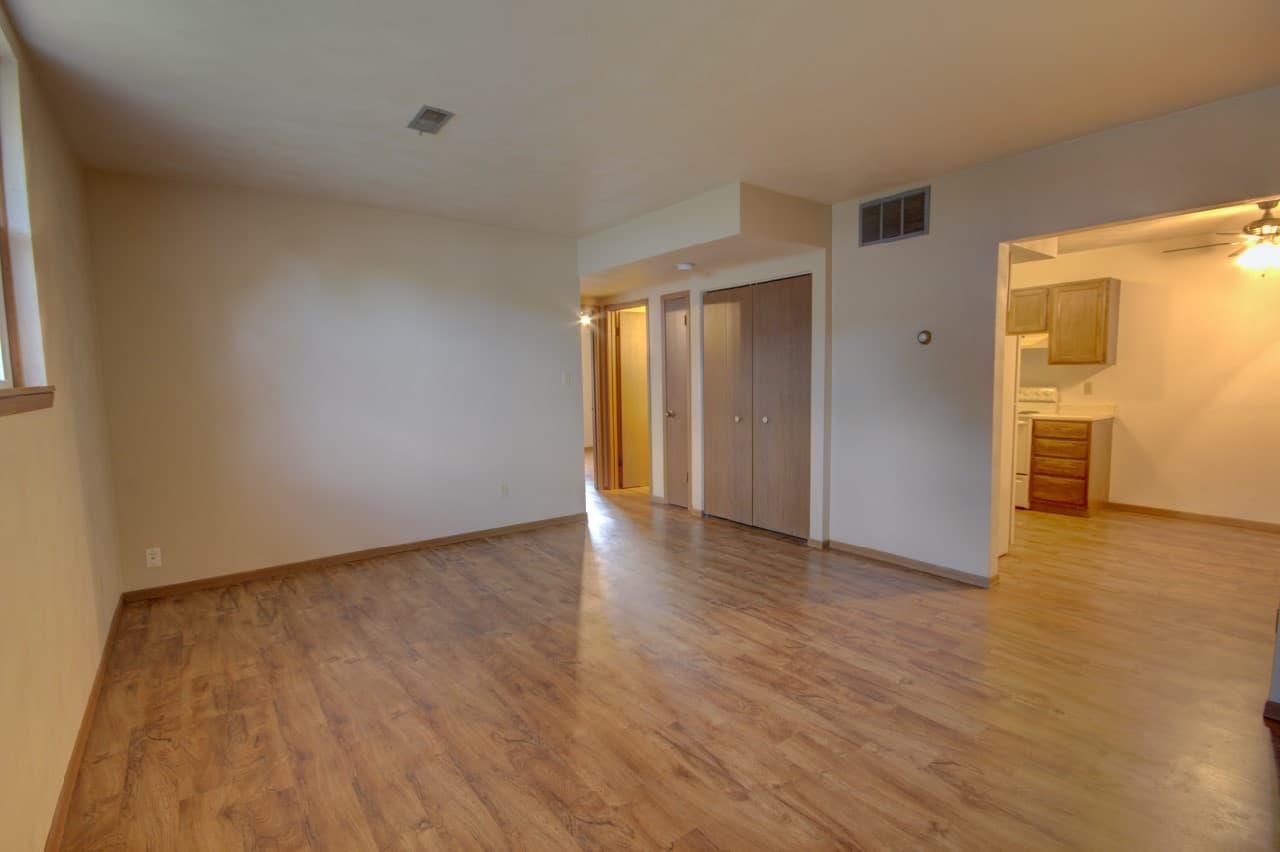 Silvis Apartment: 836 11th St Ct
