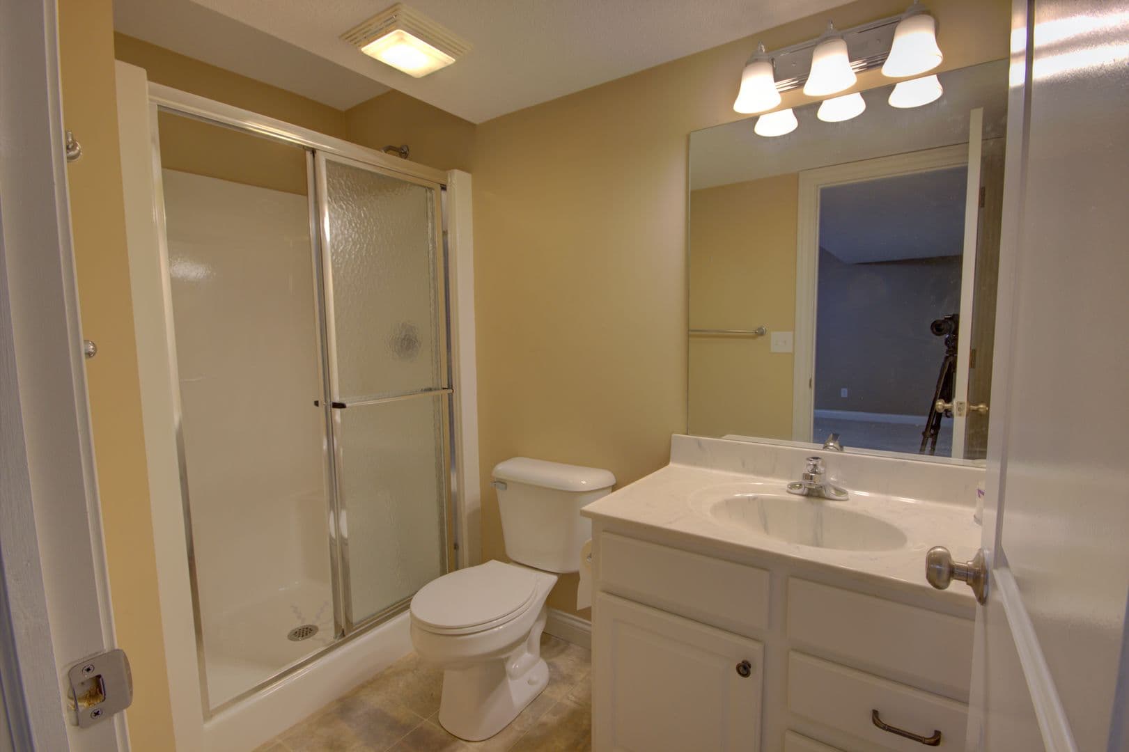 Davenport House: 2215 W 59th St