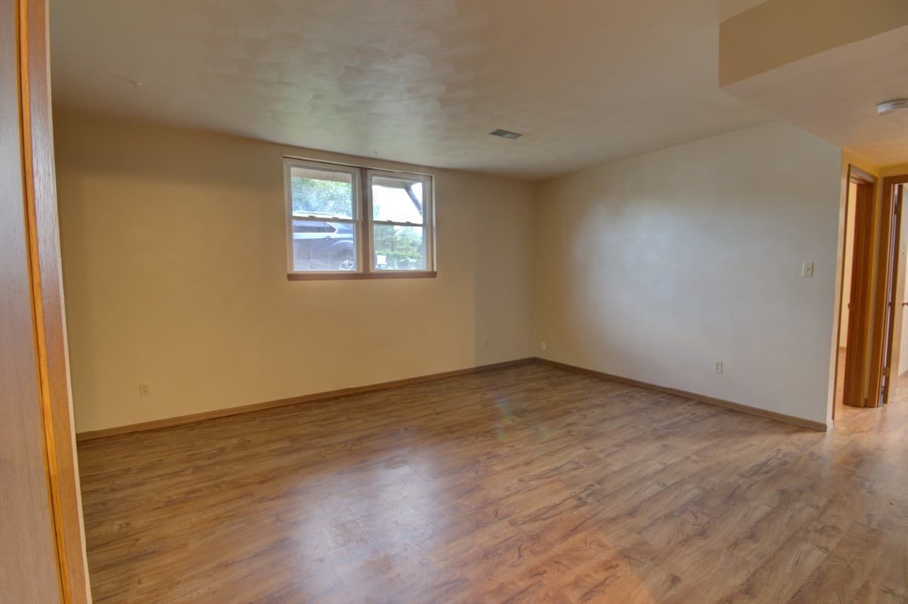 Silvis Apartment: 836 11th St Ct