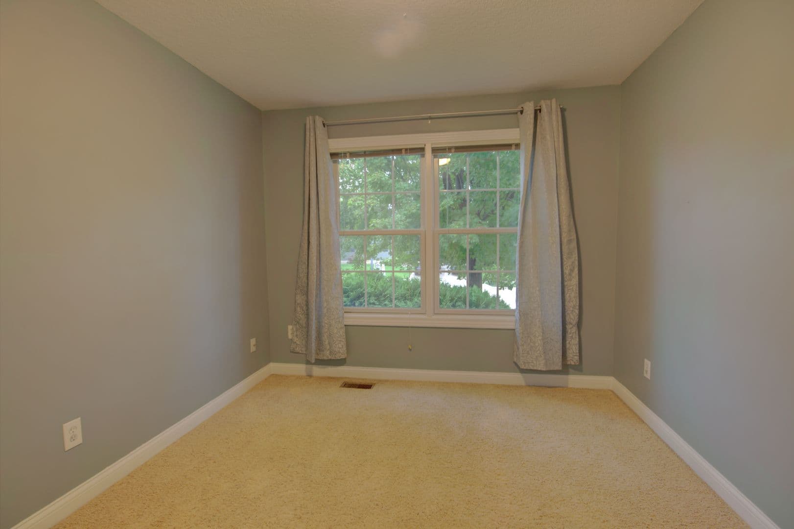 Davenport House: 2215 W 59th St