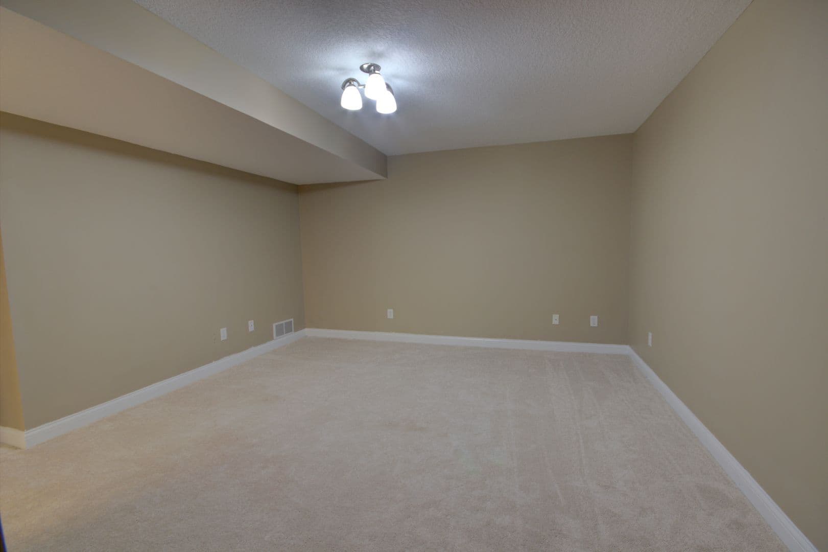 Davenport House: 2215 W 59th St