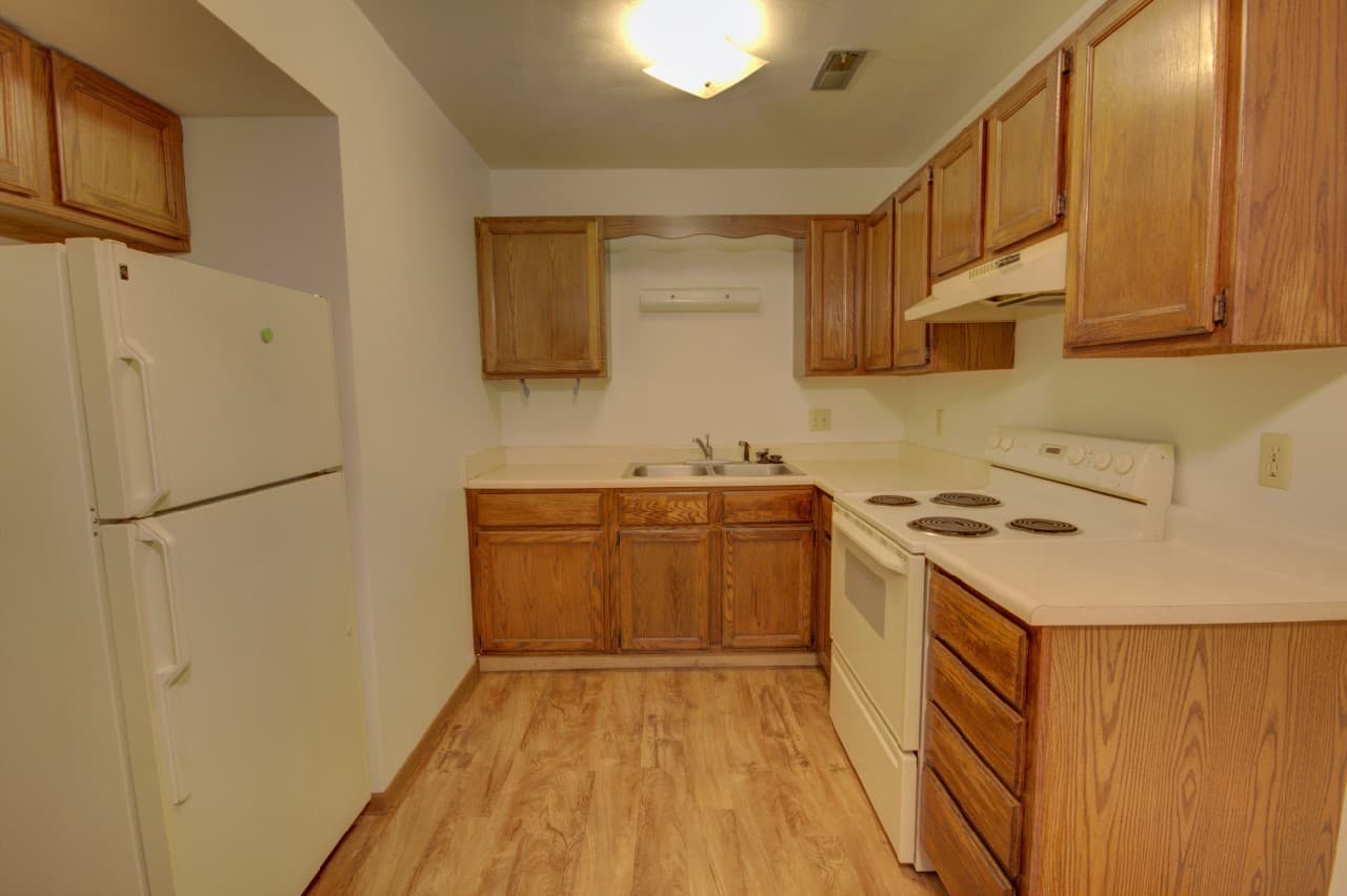 Silvis Apartment: 836 11th St Ct