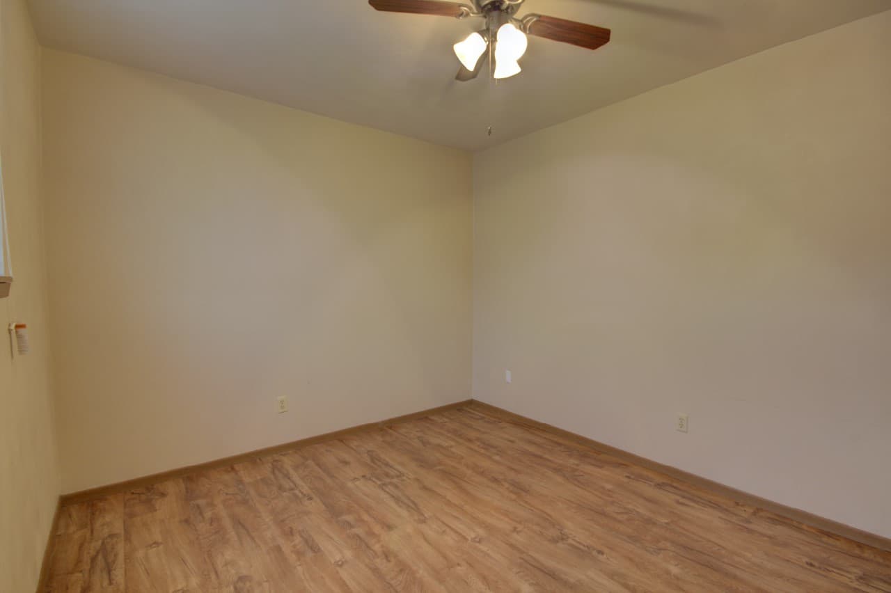 Silvis Apartment: 836 11th St Ct