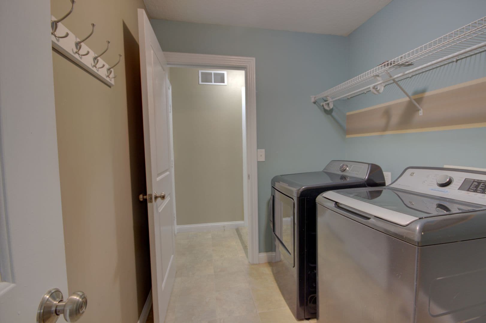 Davenport House: 2215 W 59th St