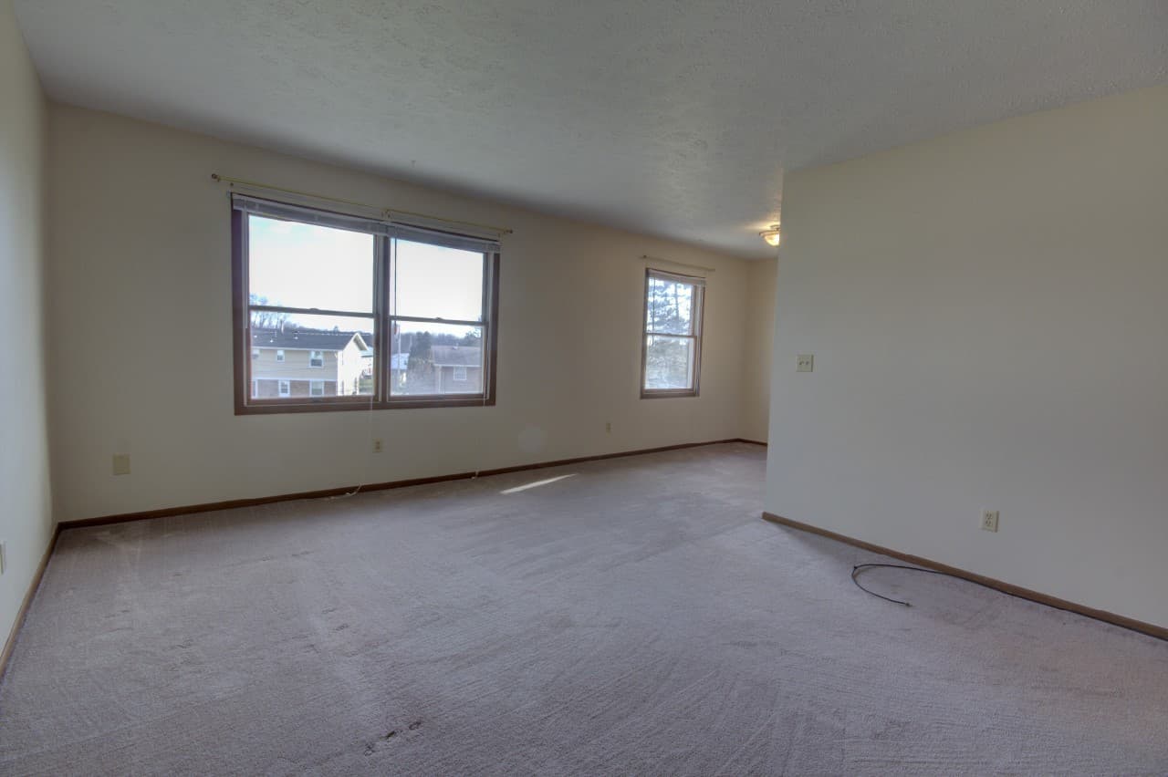 Bettendorf Apartment: 715 Hillside Dr
