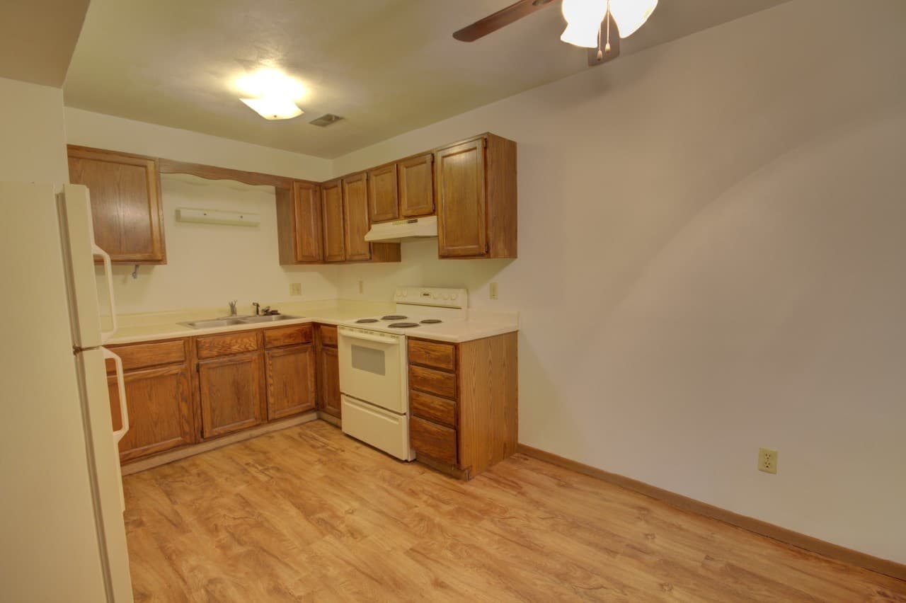 Silvis Apartment: 836 11th St Ct