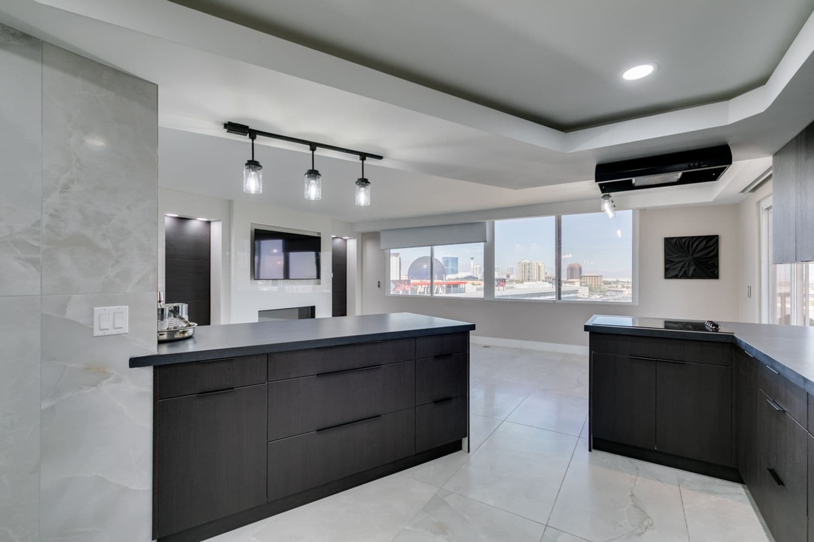 Las Vegas House: 205 E Harmon Ave #1012